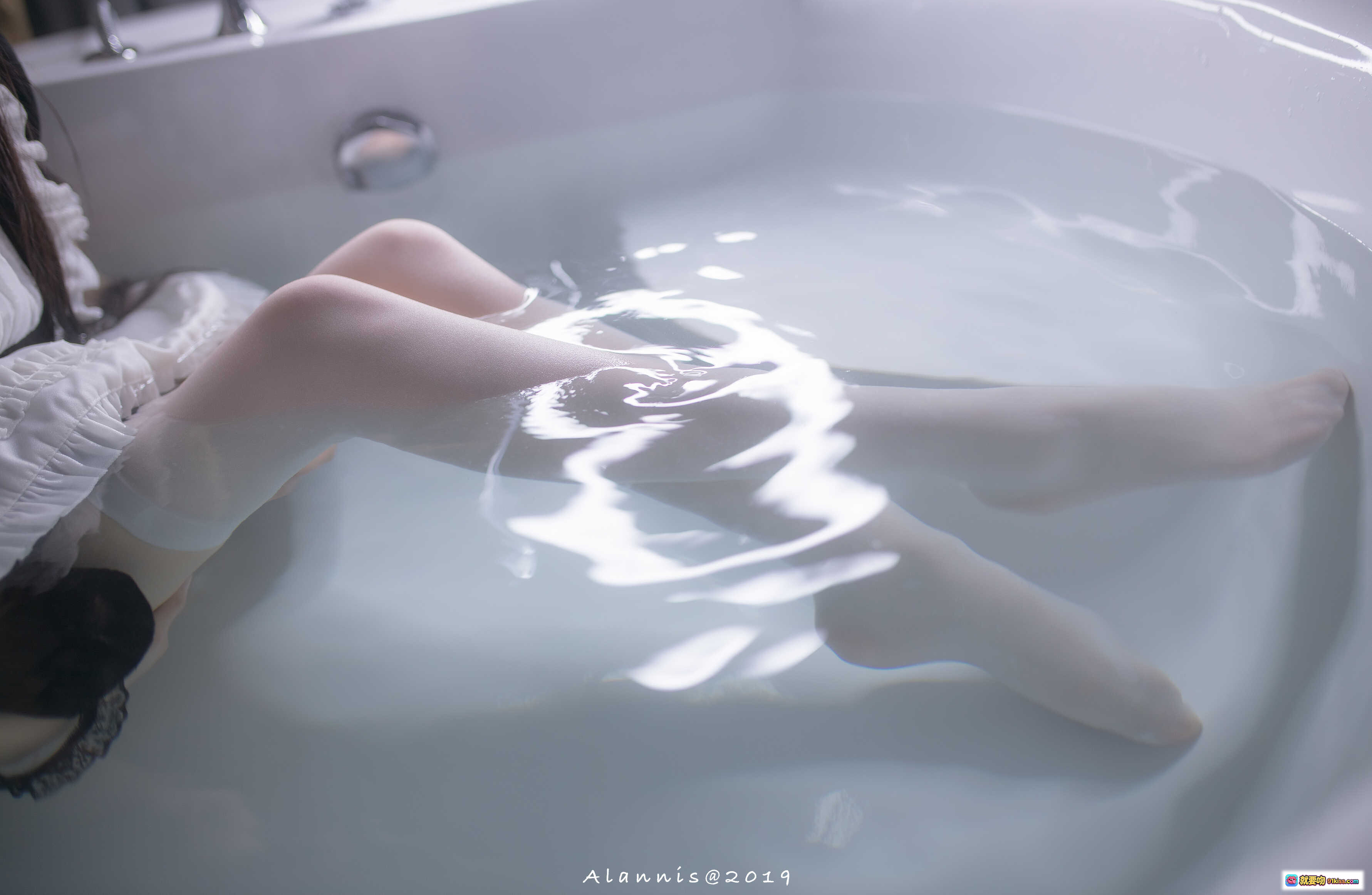 图片[4] - 雪琪SAMA女仆水下写真 白丝美臀 水中性感姿态 22P高清图集 2019Alannis出品 - 就要吻