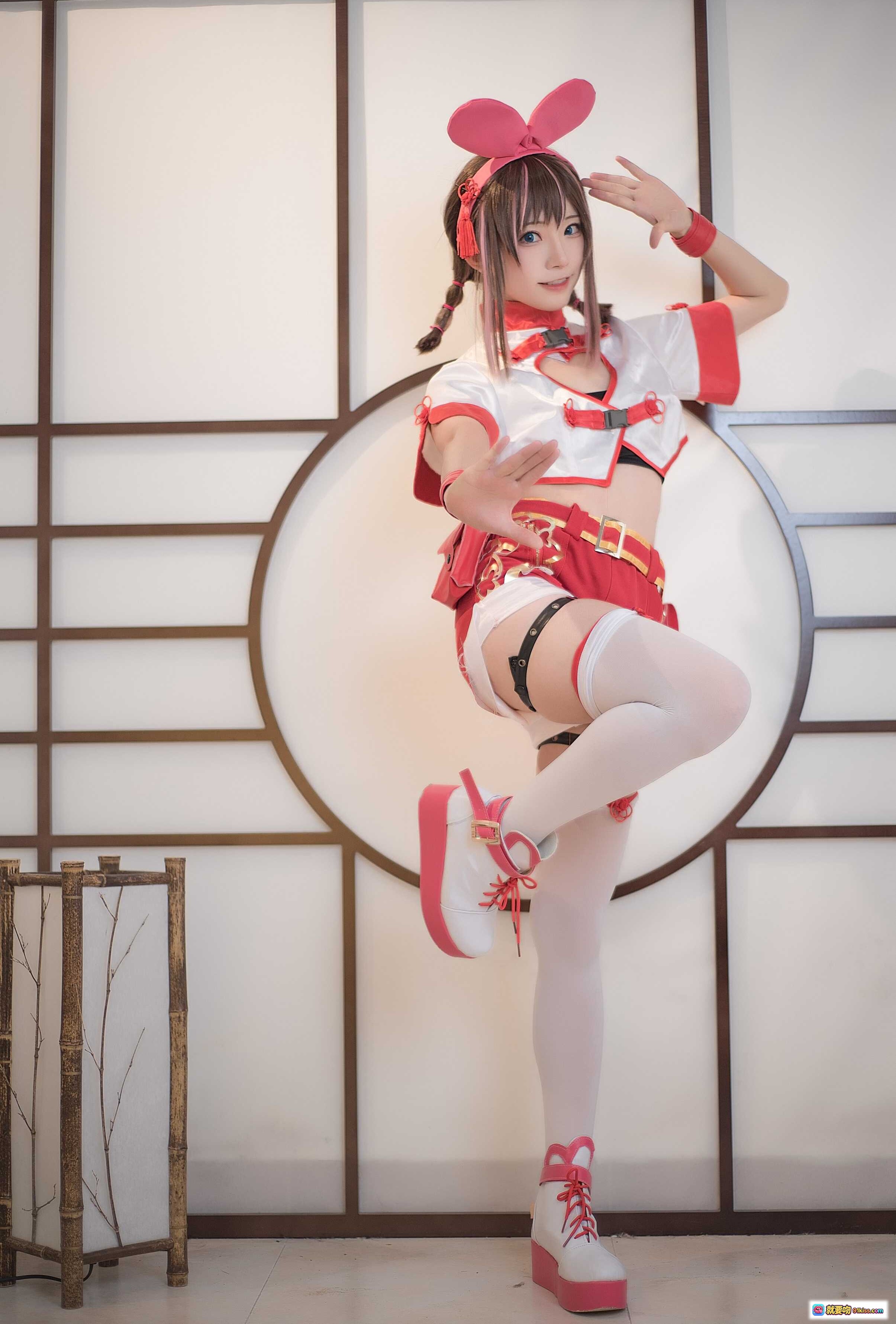 图片[6] - Kitaro绮太郎NO.051绊爱Kizuna AI Cosplay写真 红白兔耳造型 手持红包 日式和风背景 精致妆容 甜美可爱风格 - 就要吻