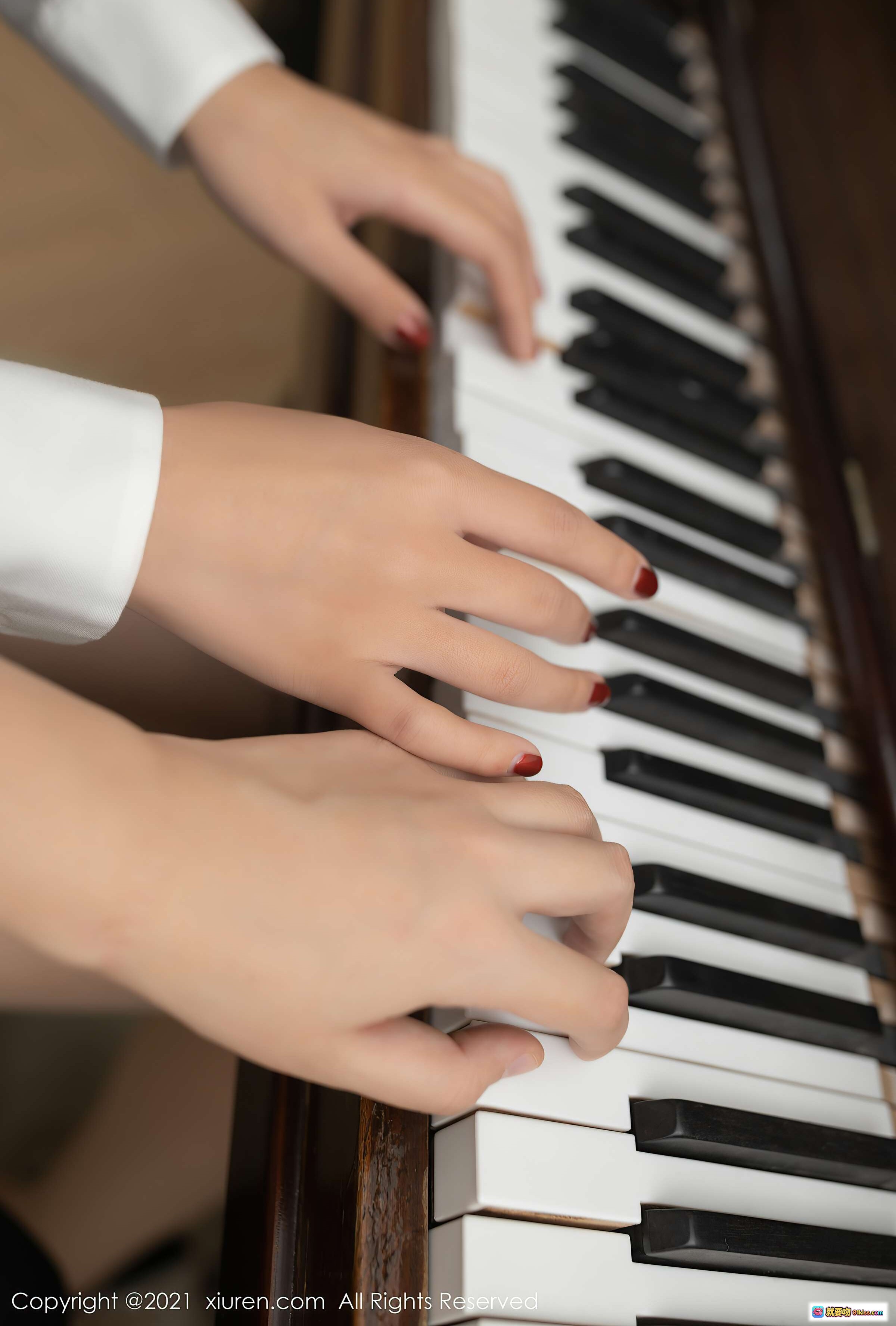 图片[9] - 唐安琪黑裙美腿钢琴演奏写真 | XIUREN秀人网2021.03.18 VOL.3219优雅性感高清图集 - 就要吻