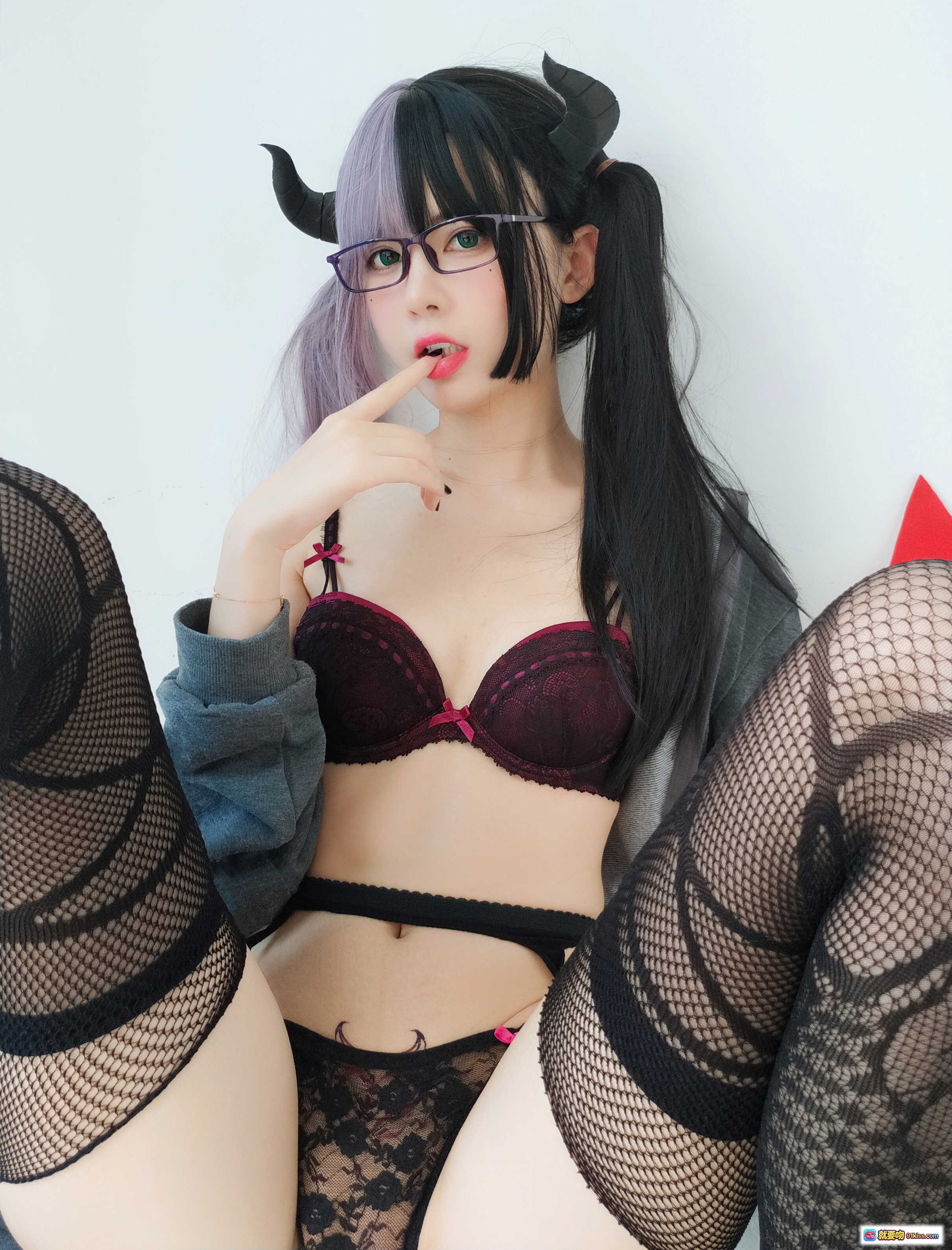 图片[3] - 眼酱大魔王w Vol.20 魅魔 黑色渔网袜蕾丝花纹 性感美腿写真 30P高清图集 - 就要吻