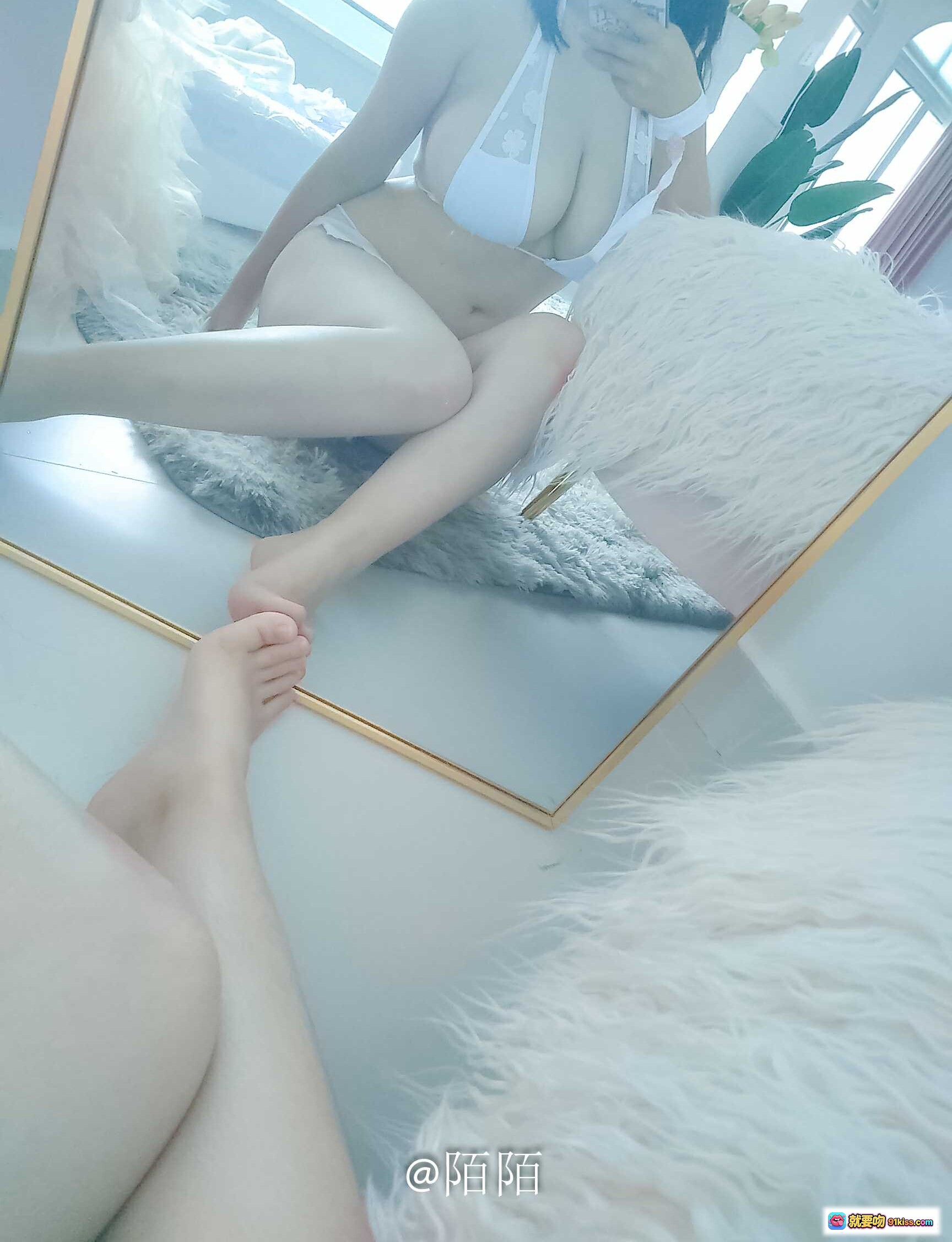 图片[2] - 韶陌陌NO.001爱宕写真集 白色蕾丝内衣性感美胸 甜美黑发少女床照 21P高清图包 - 就要吻