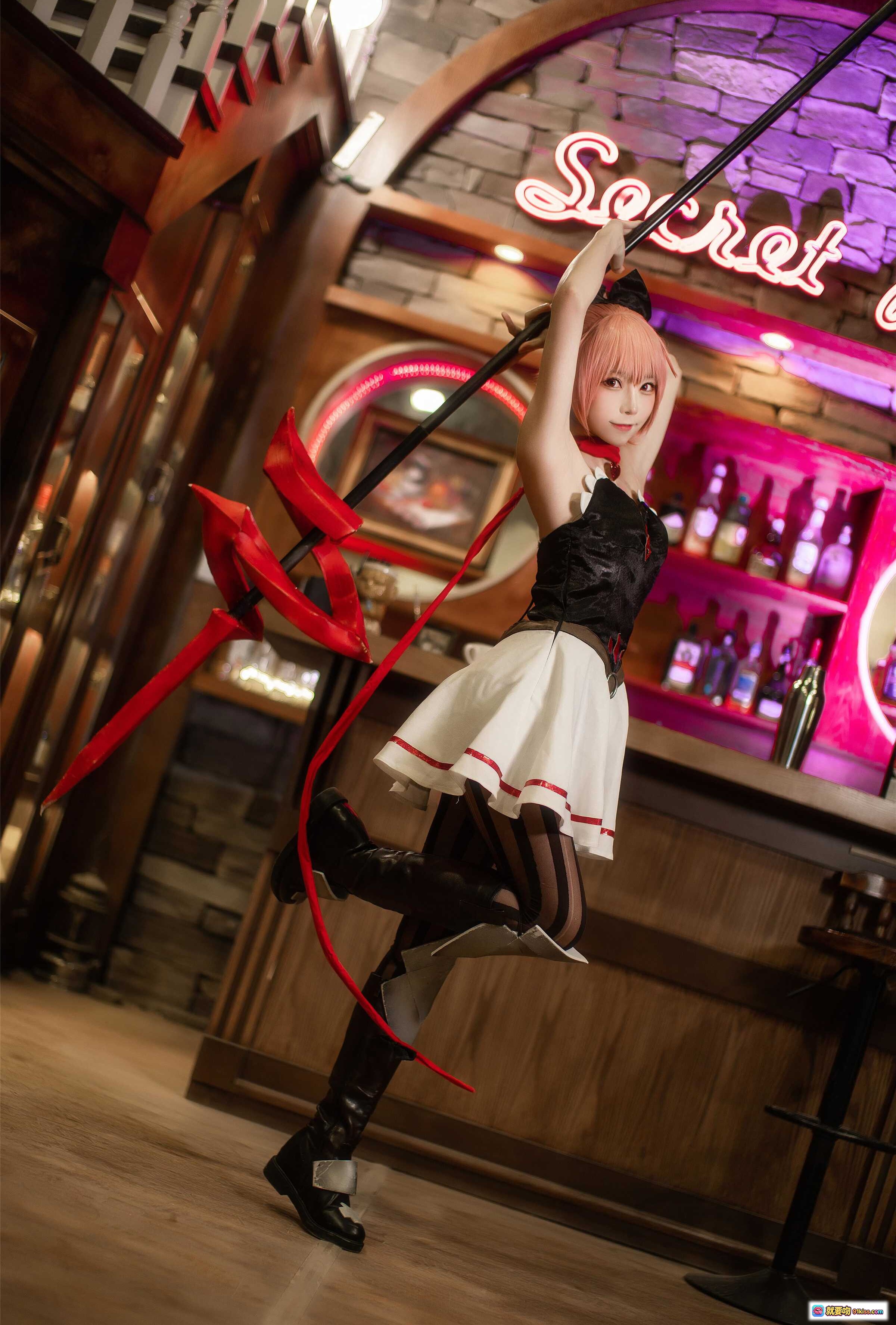 图片[6] - Kitaro绮太郎NO.069命运神界梦境链接cosplay粉发少女酒吧调酒场景精致服装氛围感写真 - 就要吻