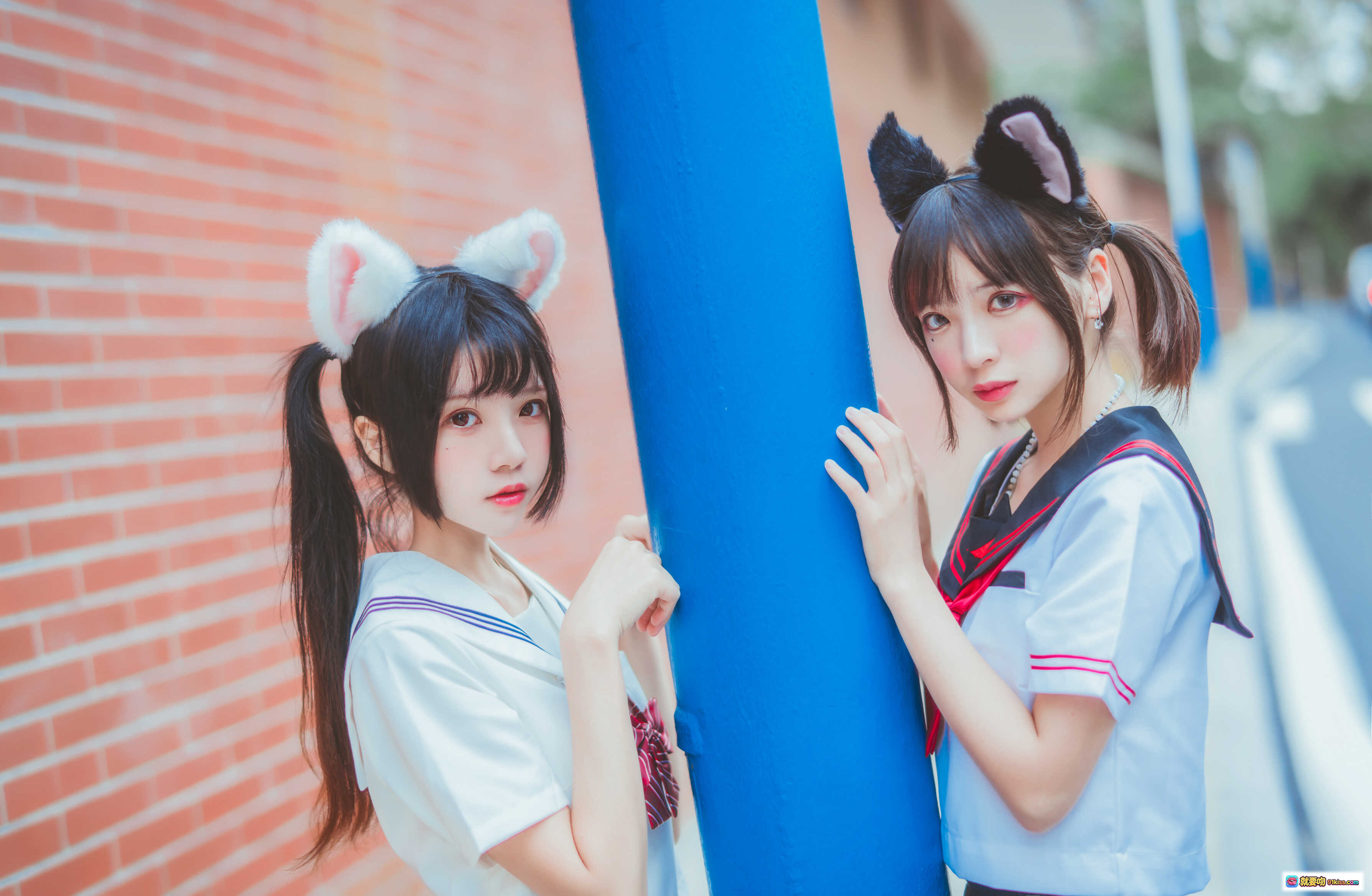 图片[9] - 桜桃喵×疯猫ss_JK制服百合写真｜猫耳少女校园风双人摆拍｜黑丝百褶裙青春活力照 - 就要吻