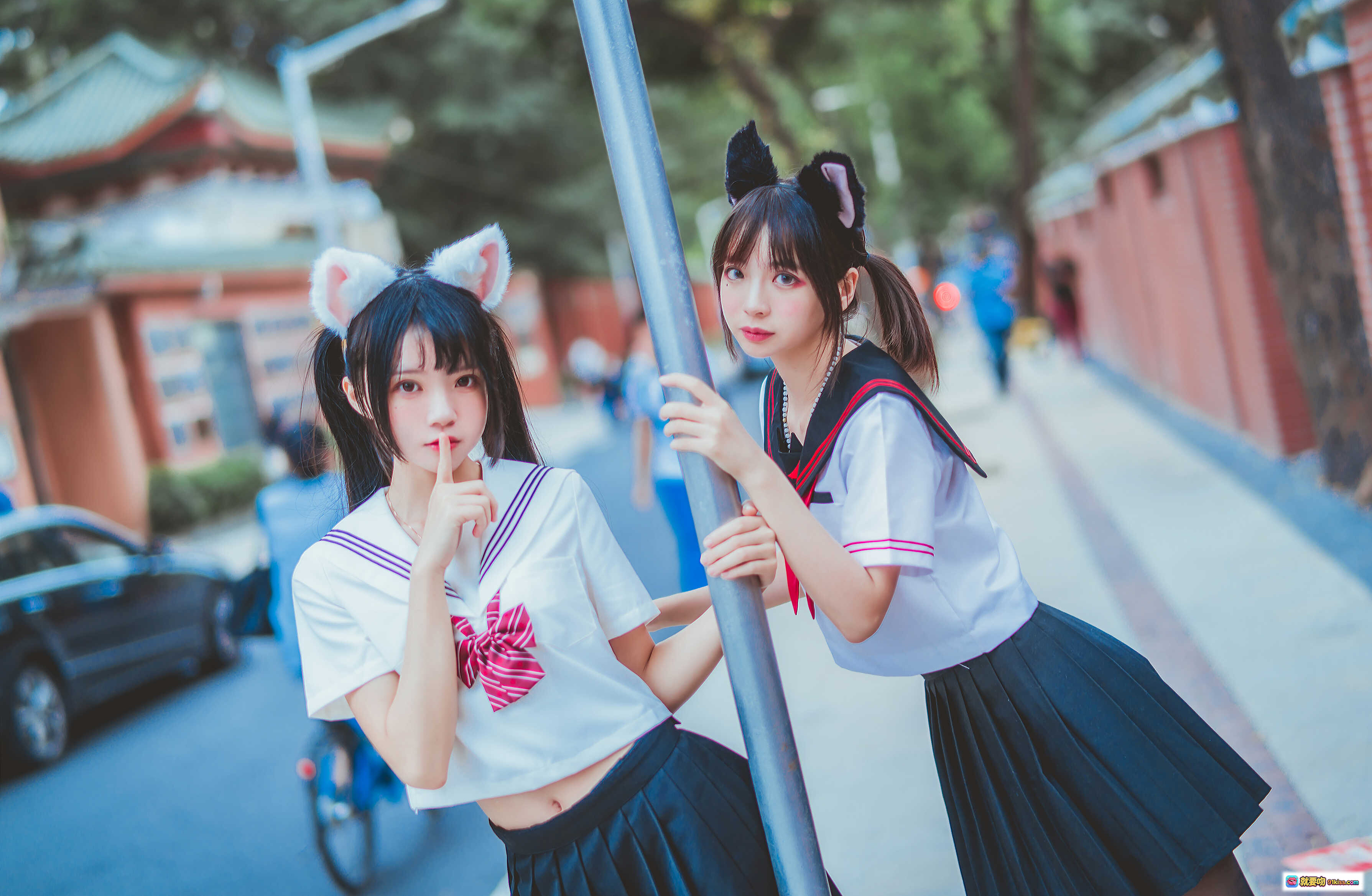 图片[7] - 桜桃喵×疯猫ss_JK制服百合写真｜猫耳少女校园风双人摆拍｜黑丝百褶裙青春活力照 - 就要吻