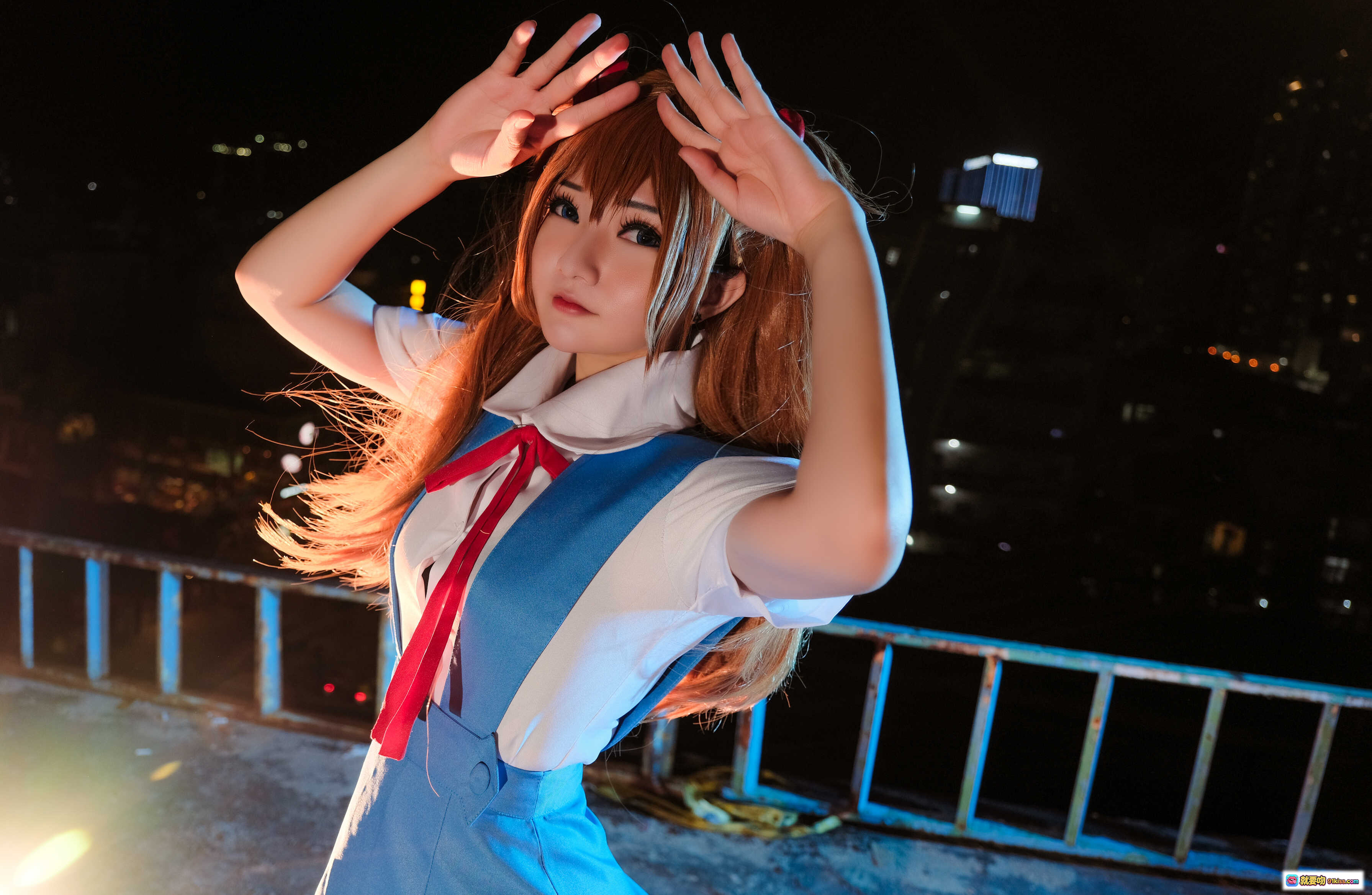 图片[5] - 明日香Cosplay夜景写真 | 蓝白校服双马尾 | 城市灯光背景 | 高清23P美图 - 就要吻