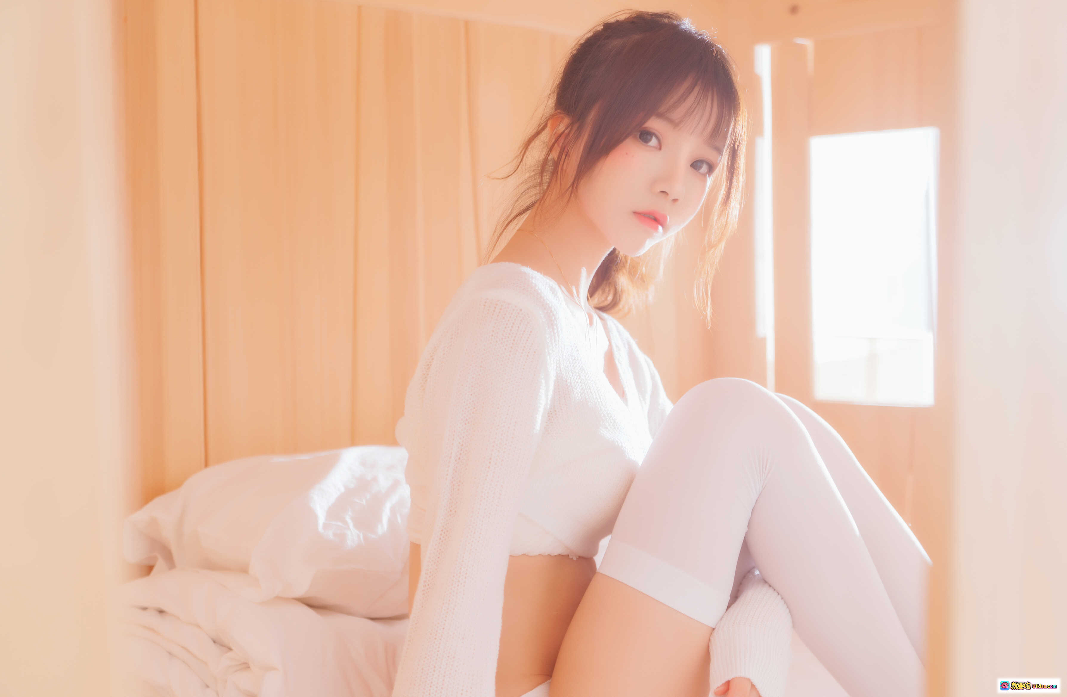 图片[7] - 桜桃喵063小白写真集33P534MB 白色透视内衣+长袖上衣+过膝袜 木质背景清新私房美图 - 就要吻