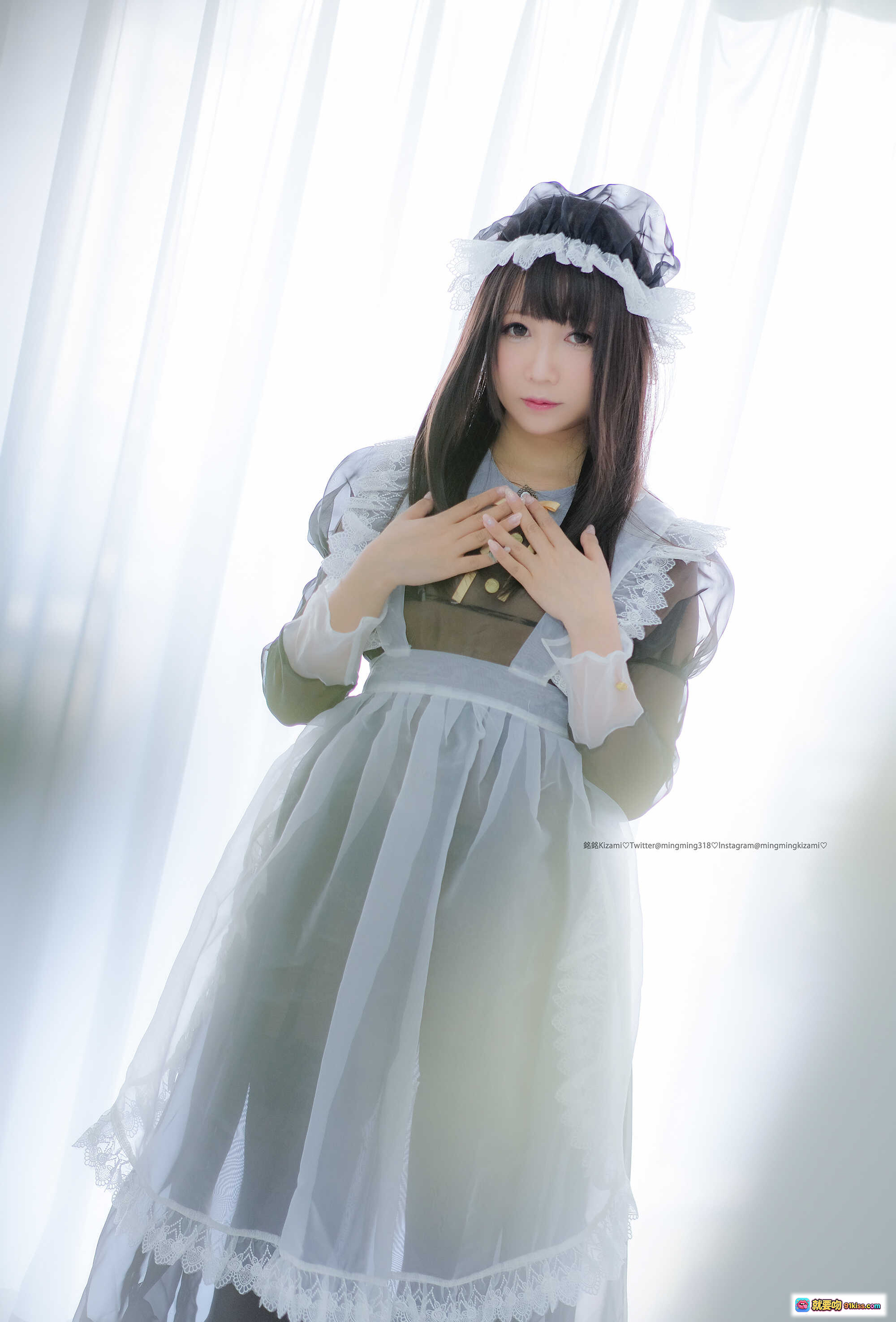 图片[2] - 铭铭Kizami Vol.015 透明女仆装写真 自拍美腿黑丝蕾丝内衣 白毛毯柔光私房照 - 就要吻