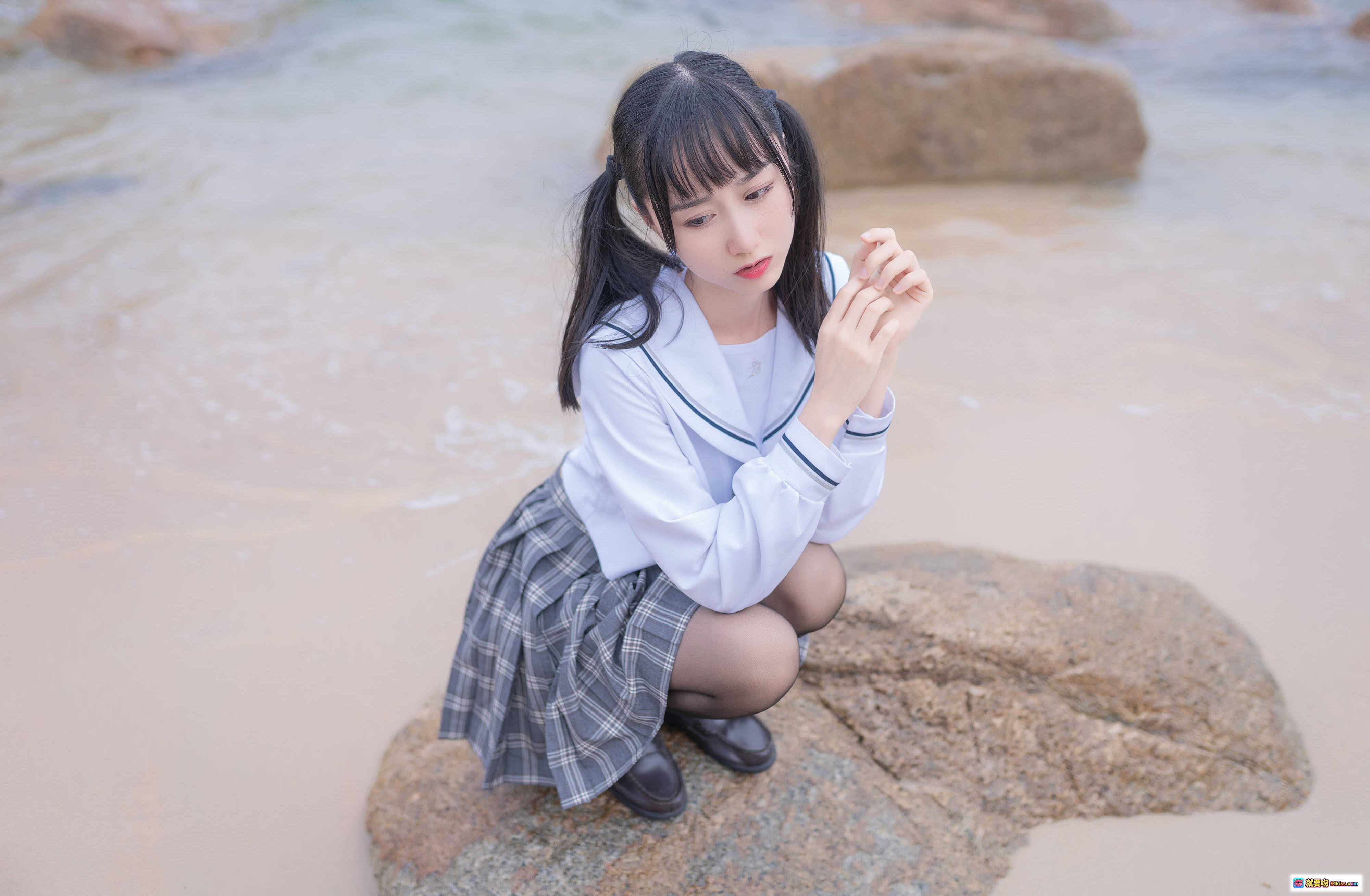 图片[4] - 木绵绵OwO NO.038 海边JK制服写真 黑丝格裙少女岩石海岸自然风清新美拍 - 就要吻