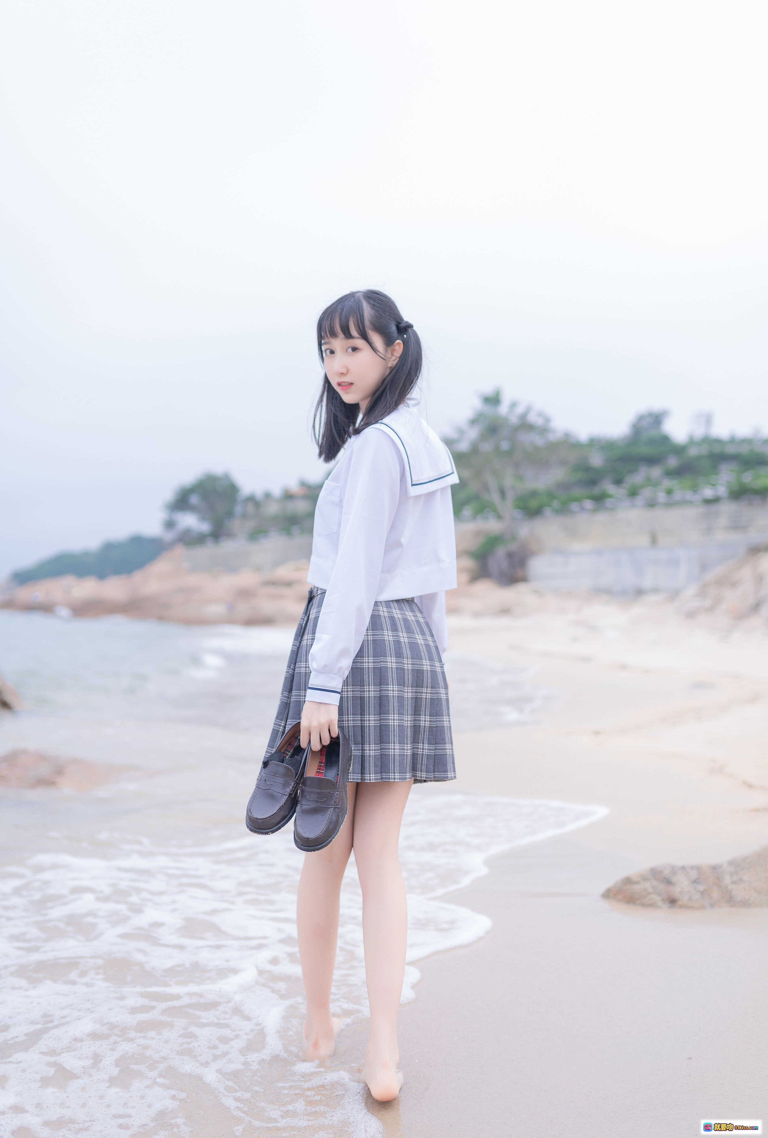 图片[10] - 木绵绵OwO NO.038 海边JK制服写真 黑丝格裙少女岩石海岸自然风清新美拍 - 就要吻