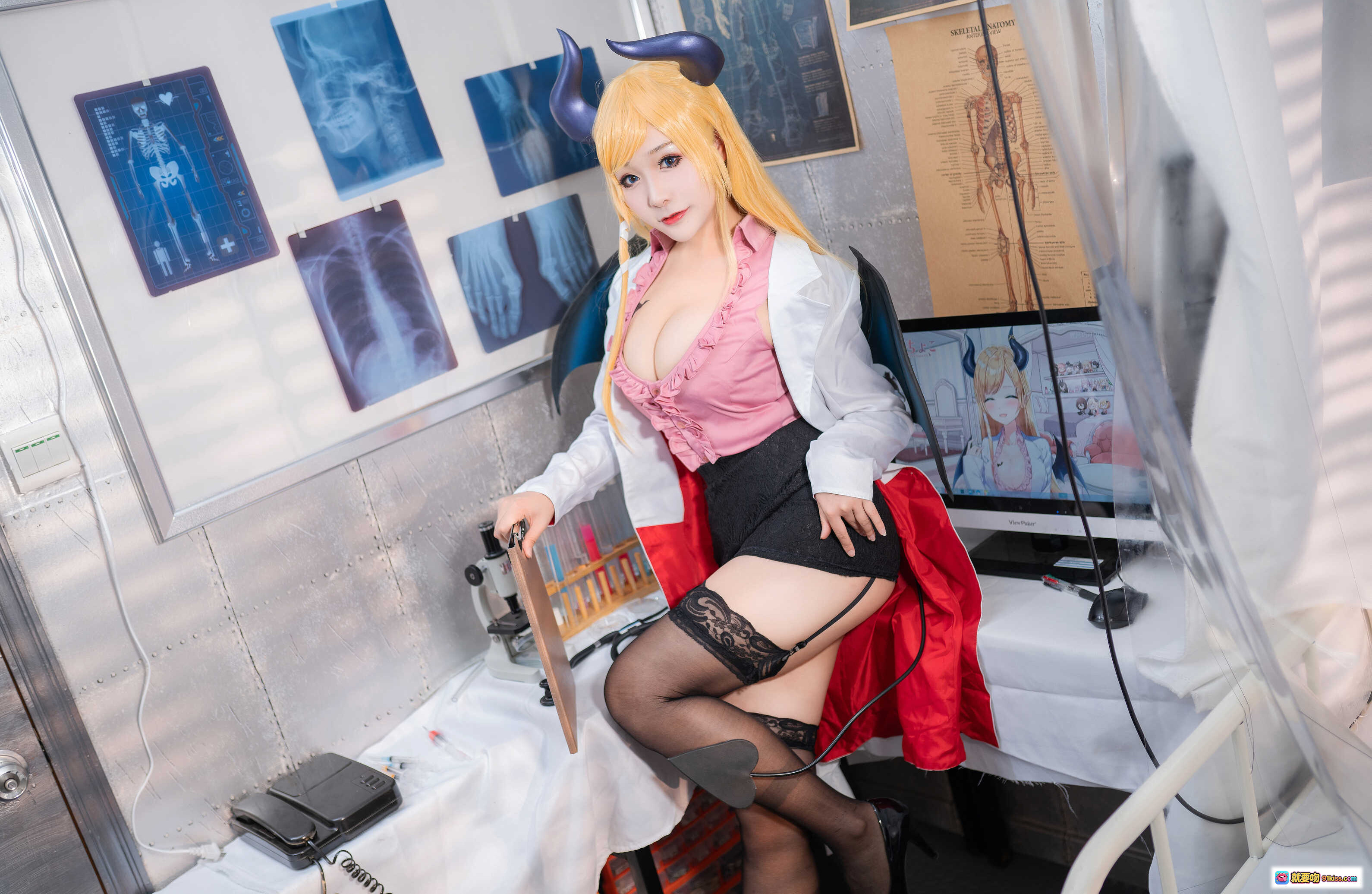 图片[7] - 三刀刀miido NO.016 巧可老师 Cosplay 医院场景 黑丝高跟 角与翅膀 白大褂粉内衣 22P378MB - 就要吻