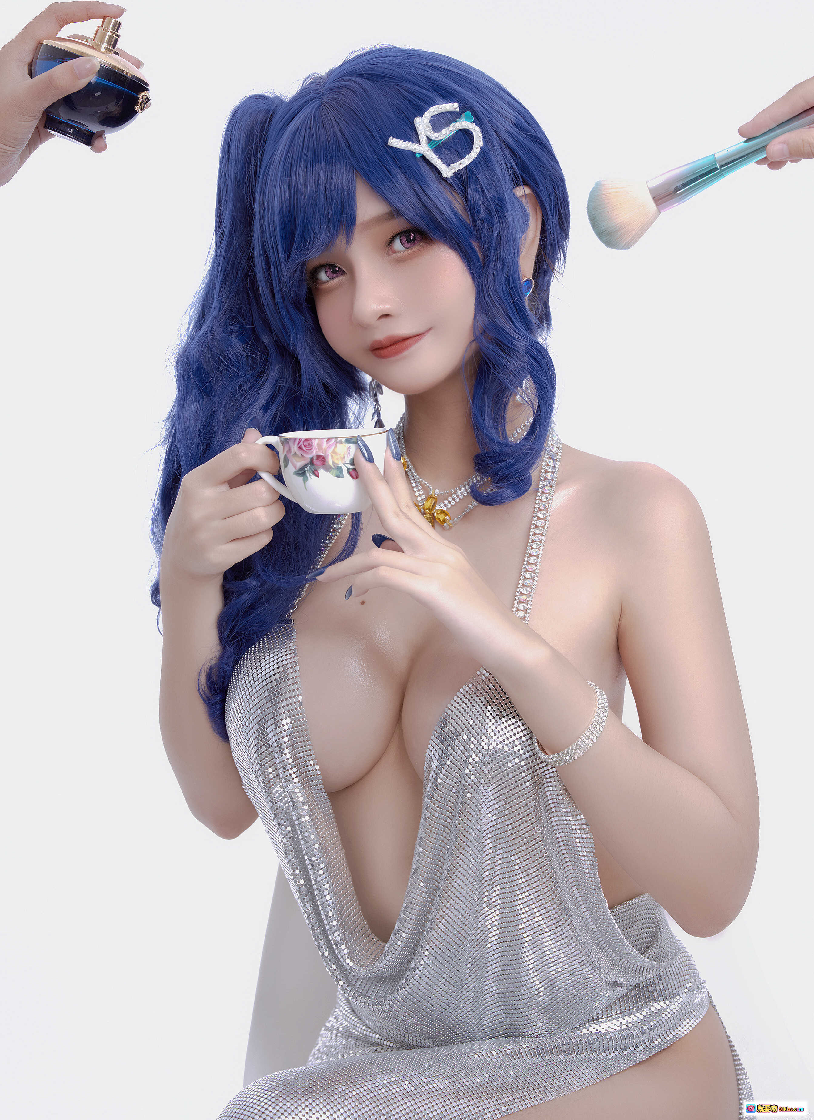 图片[3] - Azami NO.033 圣路易斯 Cosplay 蓝发双马尾 银色亮片深V礼服 珠宝配饰 手机围拍 美女写真 17P高清图集 - 就要吻