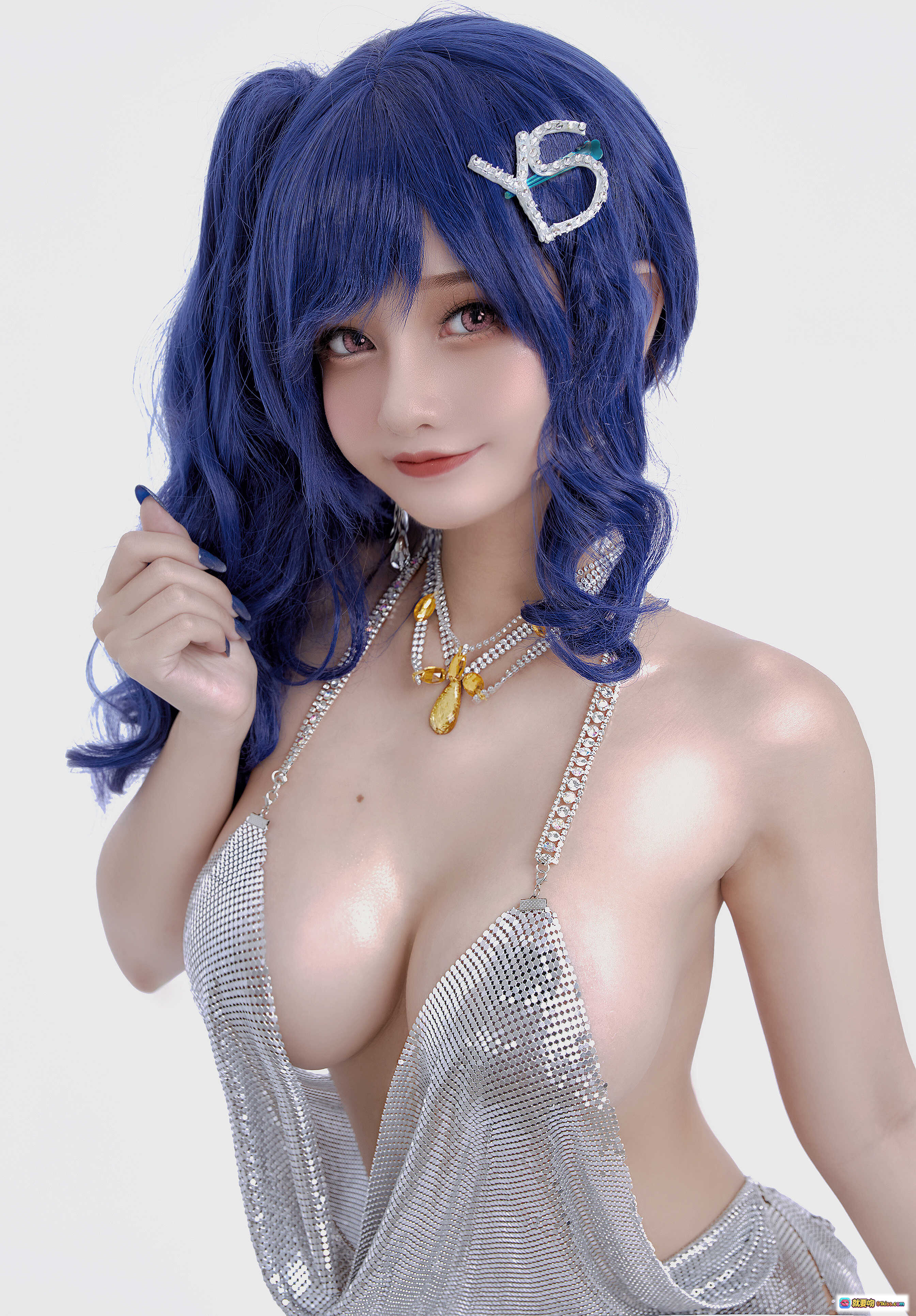 图片[2] - Azami NO.033 圣路易斯 Cosplay 蓝发双马尾 银色亮片深V礼服 珠宝配饰 手机围拍 美女写真 17P高清图集 - 就要吻