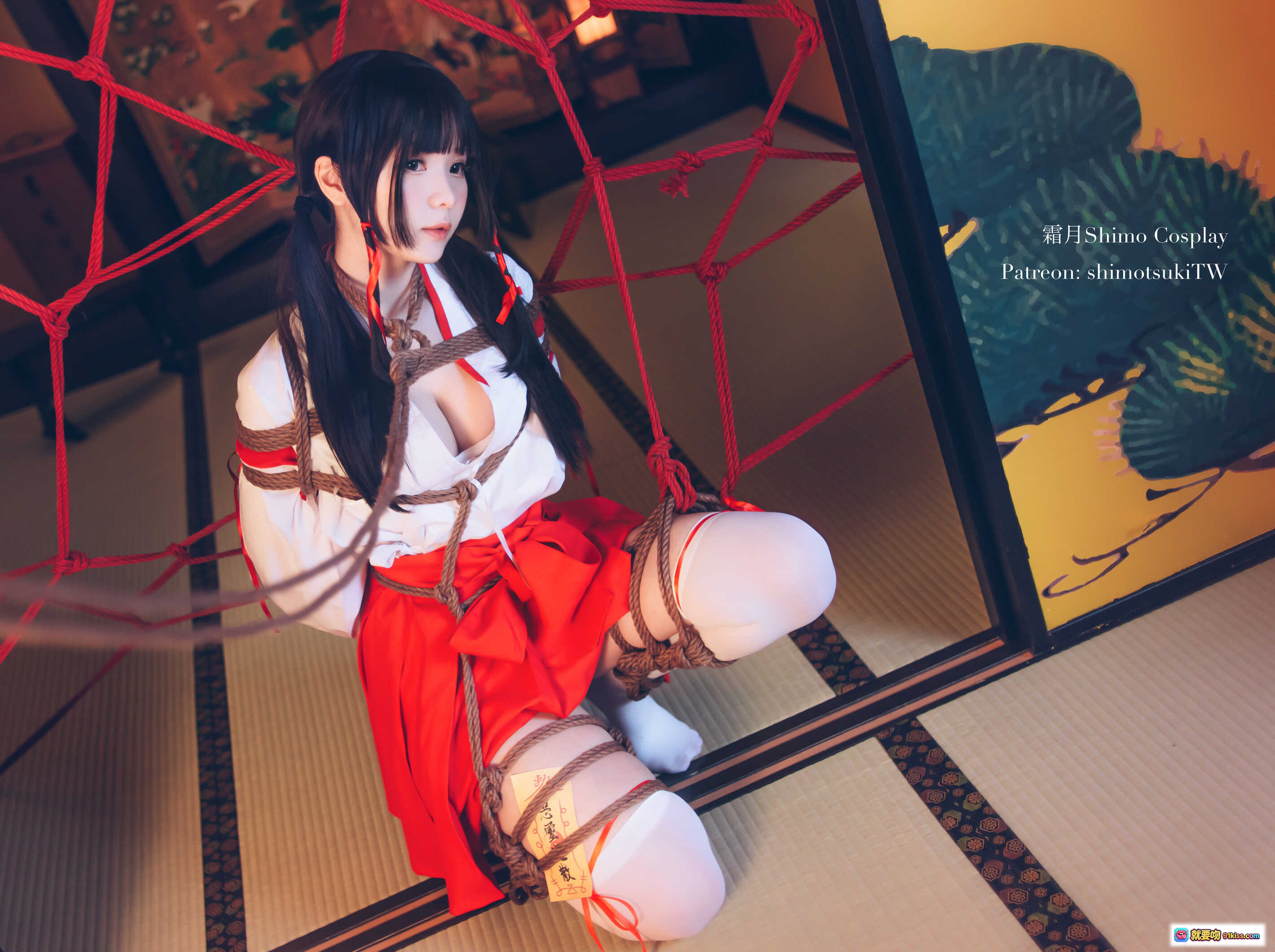 图片[5] - 霜月Shimo巫女Cosplay捆绑艺术写真 | 日式绳艺束缚 | 红白和风服饰 | 24P高清图集 - 就要吻