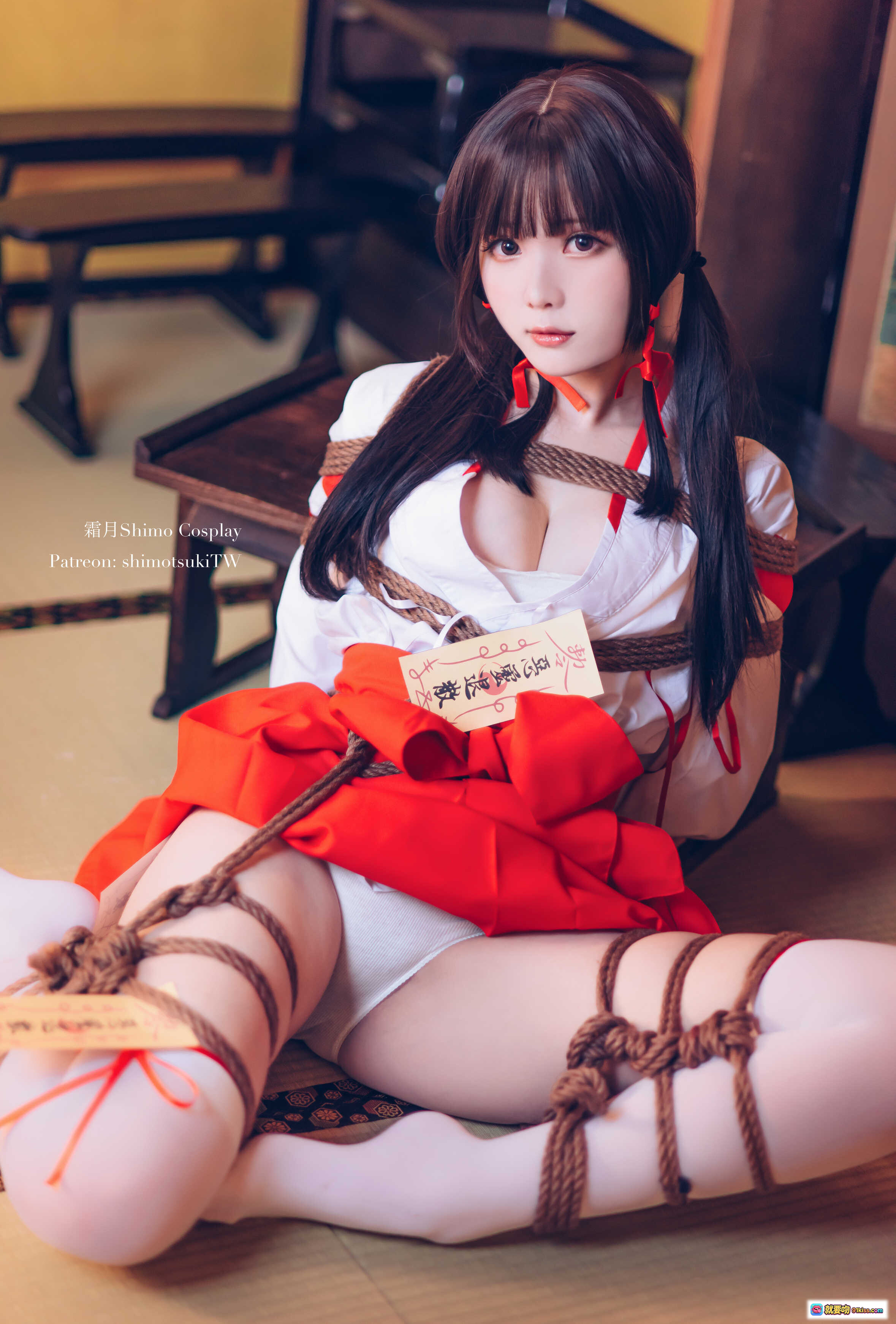 图片[10] - 霜月Shimo巫女Cosplay捆绑艺术写真 | 日式绳艺束缚 | 红白和风服饰 | 24P高清图集 - 就要吻