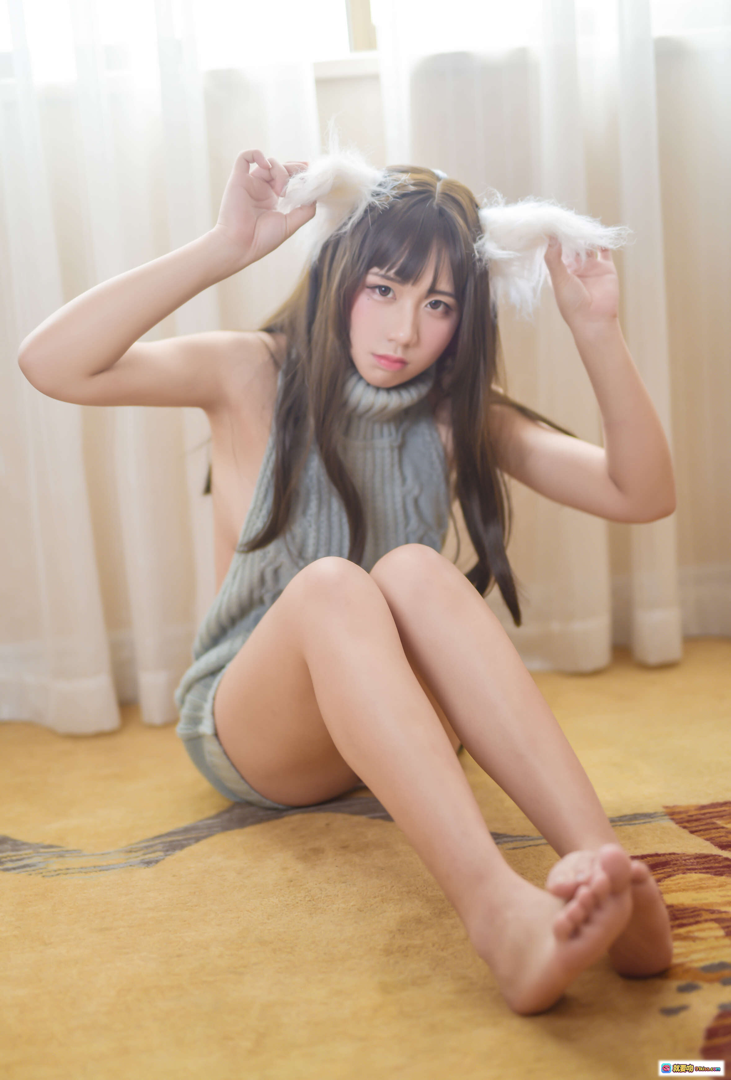 九曲Jean NO.018 露背毛衣写真 甜美兔耳少女 坐姿私房美腿 44P高清图集 - 就要吻