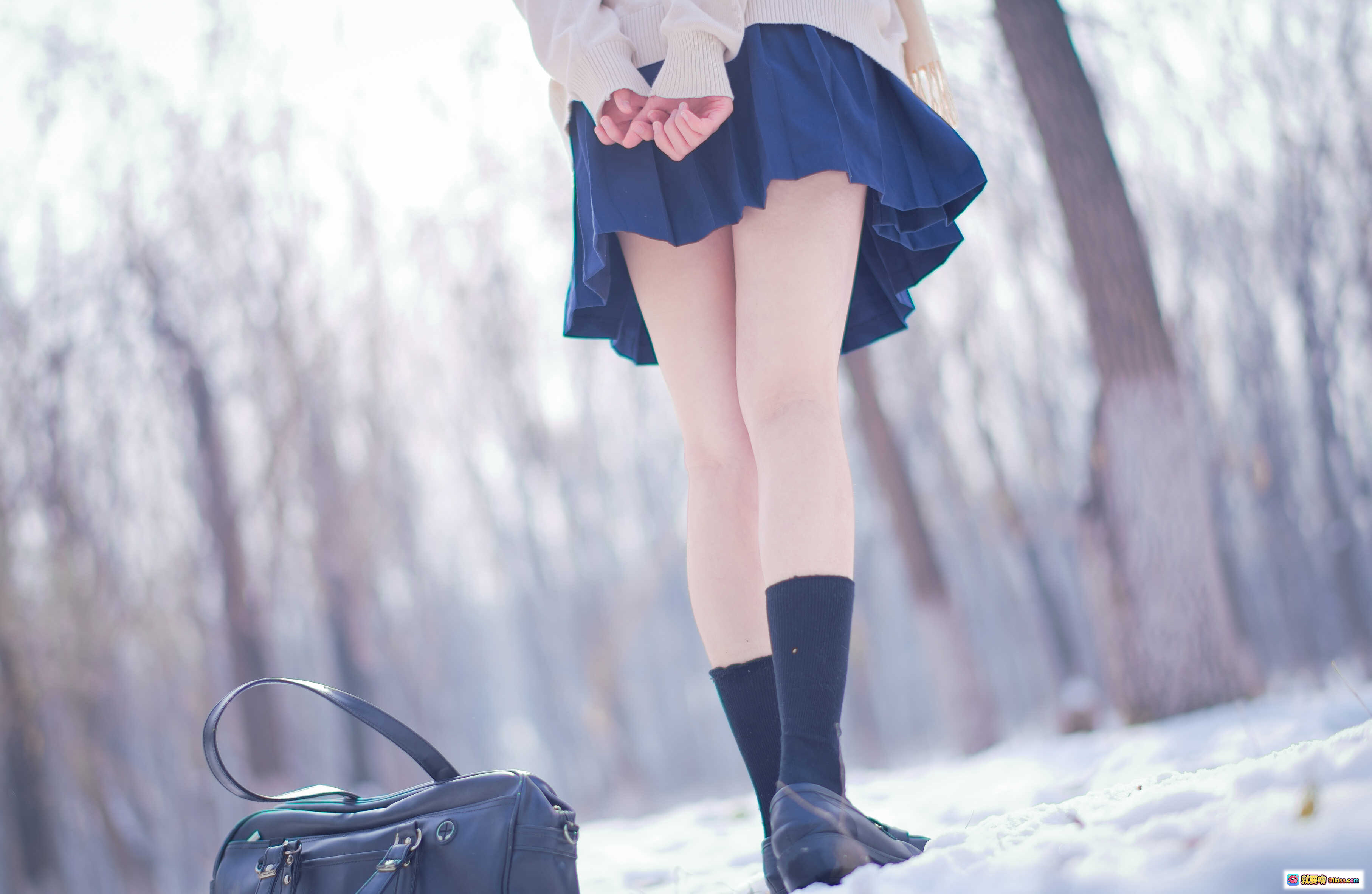 图片[4] - 周叽可爱兔兔NO.028雪景JK写真｜温柔微笑少女冬日雪地穿搭｜米色围巾毛衣清新治愈系摄影 - 就要吻