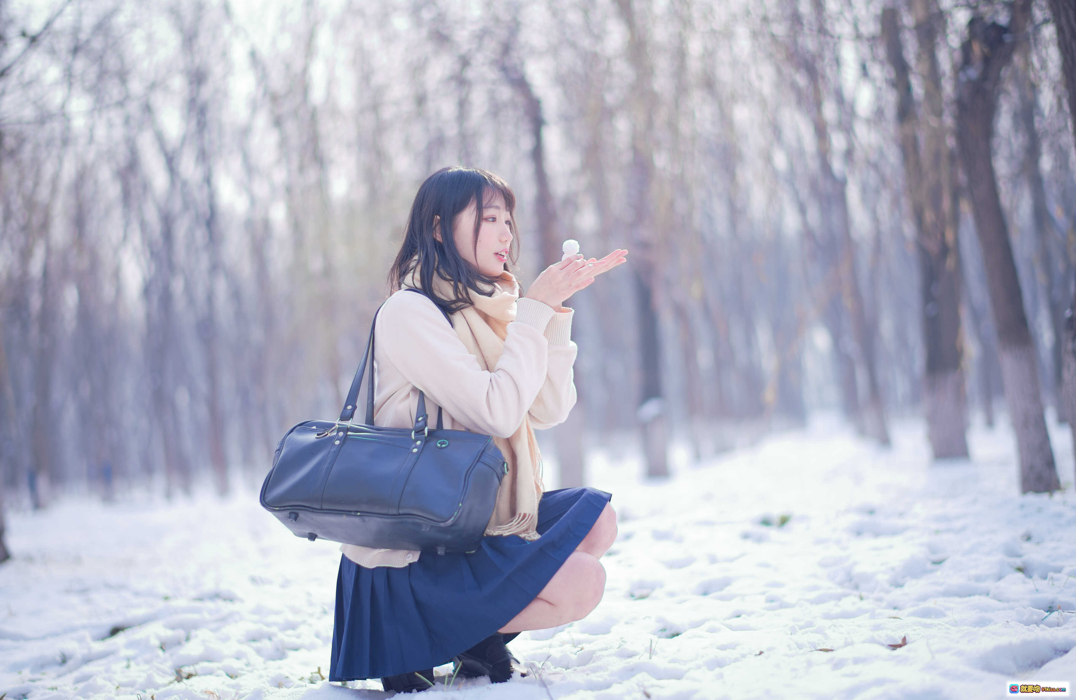 图片[7] - 周叽可爱兔兔NO.028雪景JK写真｜温柔微笑少女冬日雪地穿搭｜米色围巾毛衣清新治愈系摄影 - 就要吻