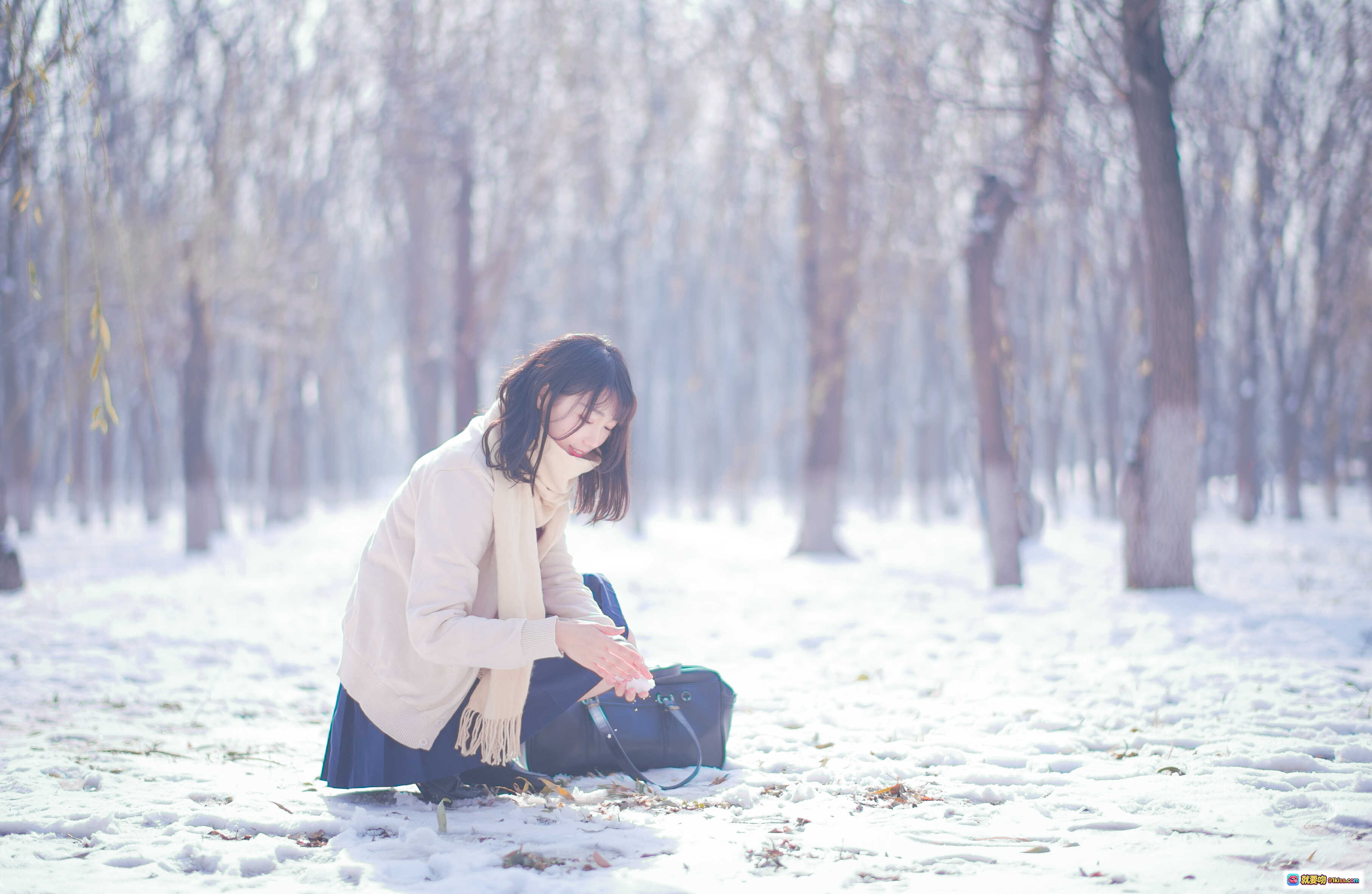 图片[3] - 周叽可爱兔兔NO.028雪景JK写真｜温柔微笑少女冬日雪地穿搭｜米色围巾毛衣清新治愈系摄影 - 就要吻