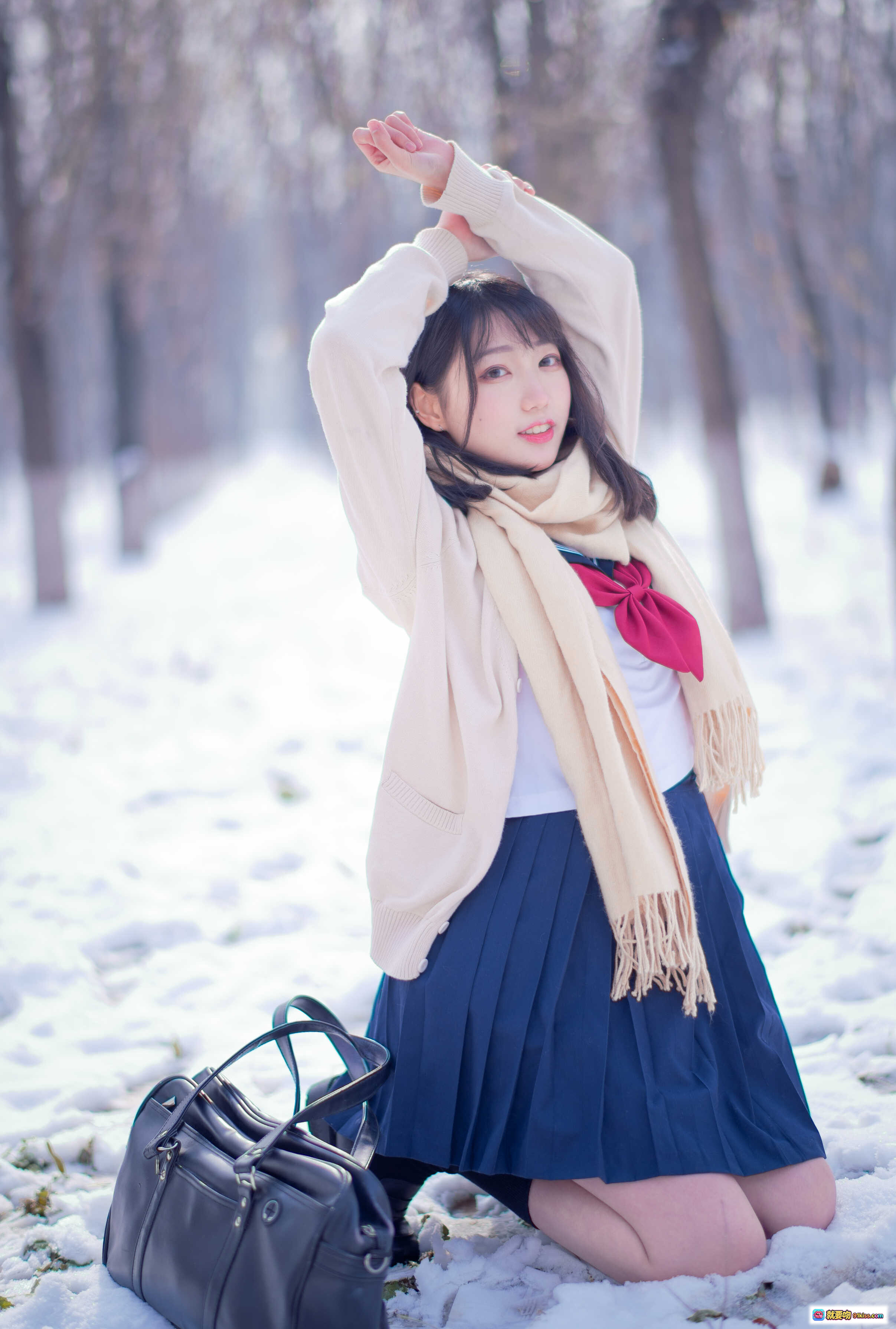 图片[9] - 周叽可爱兔兔NO.028雪景JK写真｜温柔微笑少女冬日雪地穿搭｜米色围巾毛衣清新治愈系摄影 - 就要吻
