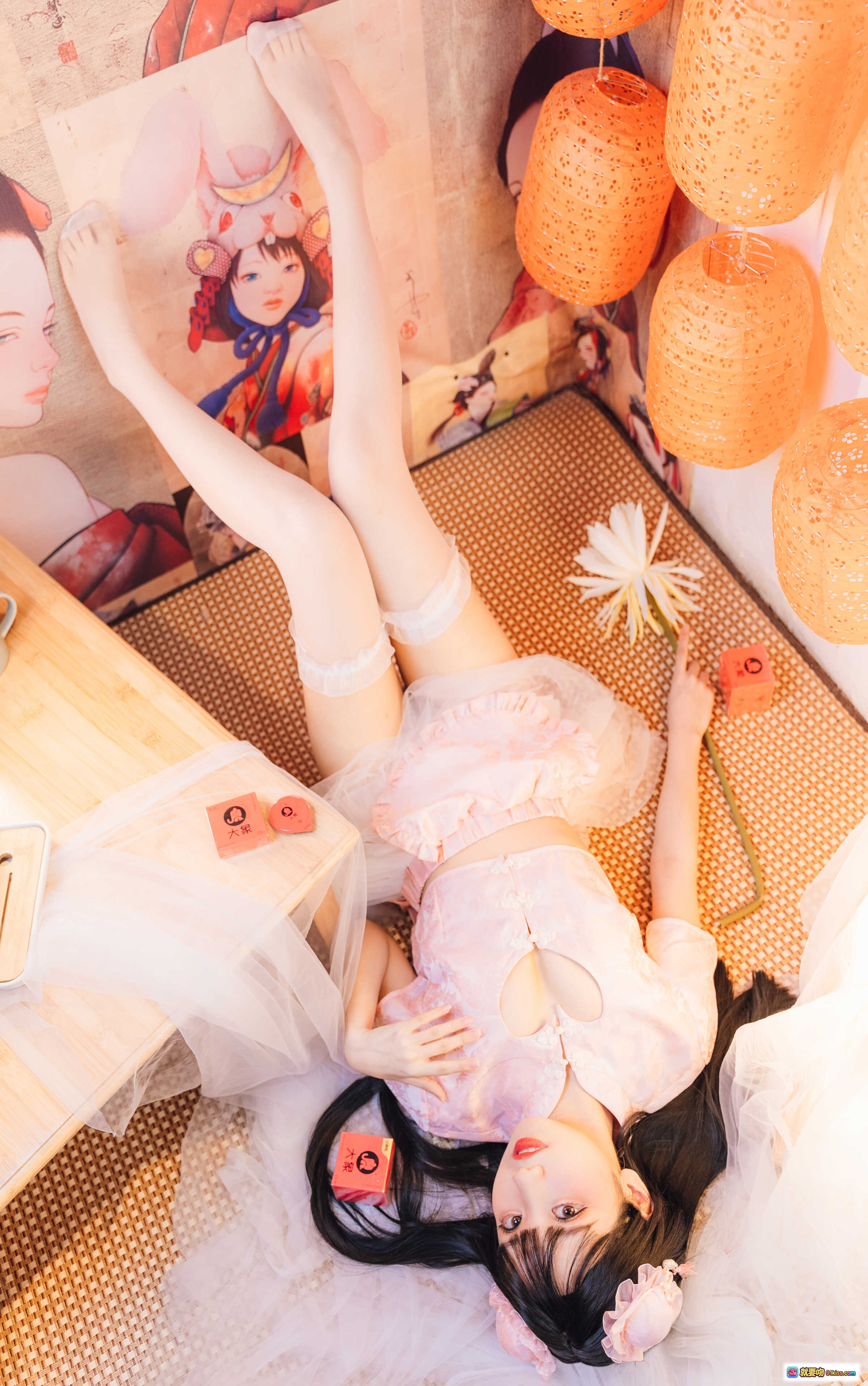 果咩酱w NO.017 中国风电子图 21P 294MB 粉色旗袍少女 和风灯笼 地面躺姿 唯美写真 高清壁纸 二次元风格 梦幻场景 - 就要吻