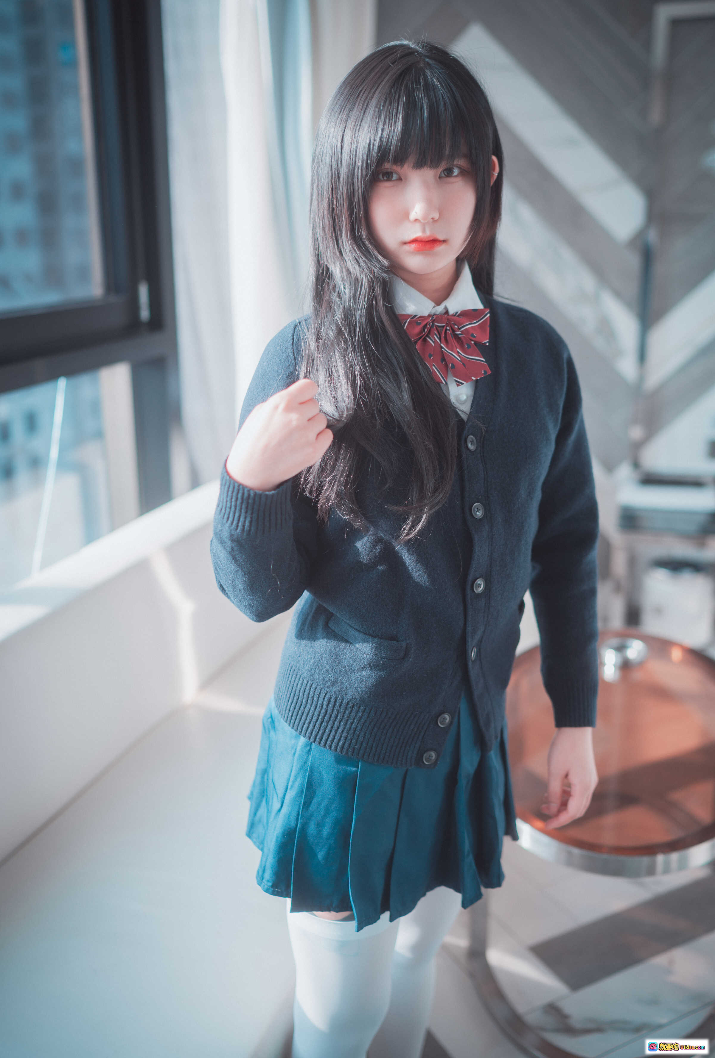 图片[5] - 韩国妹子Hizzy校园风写真｜黑长直齐刘海制服少女｜红领结深蓝开衫清新日系风 - 就要吻