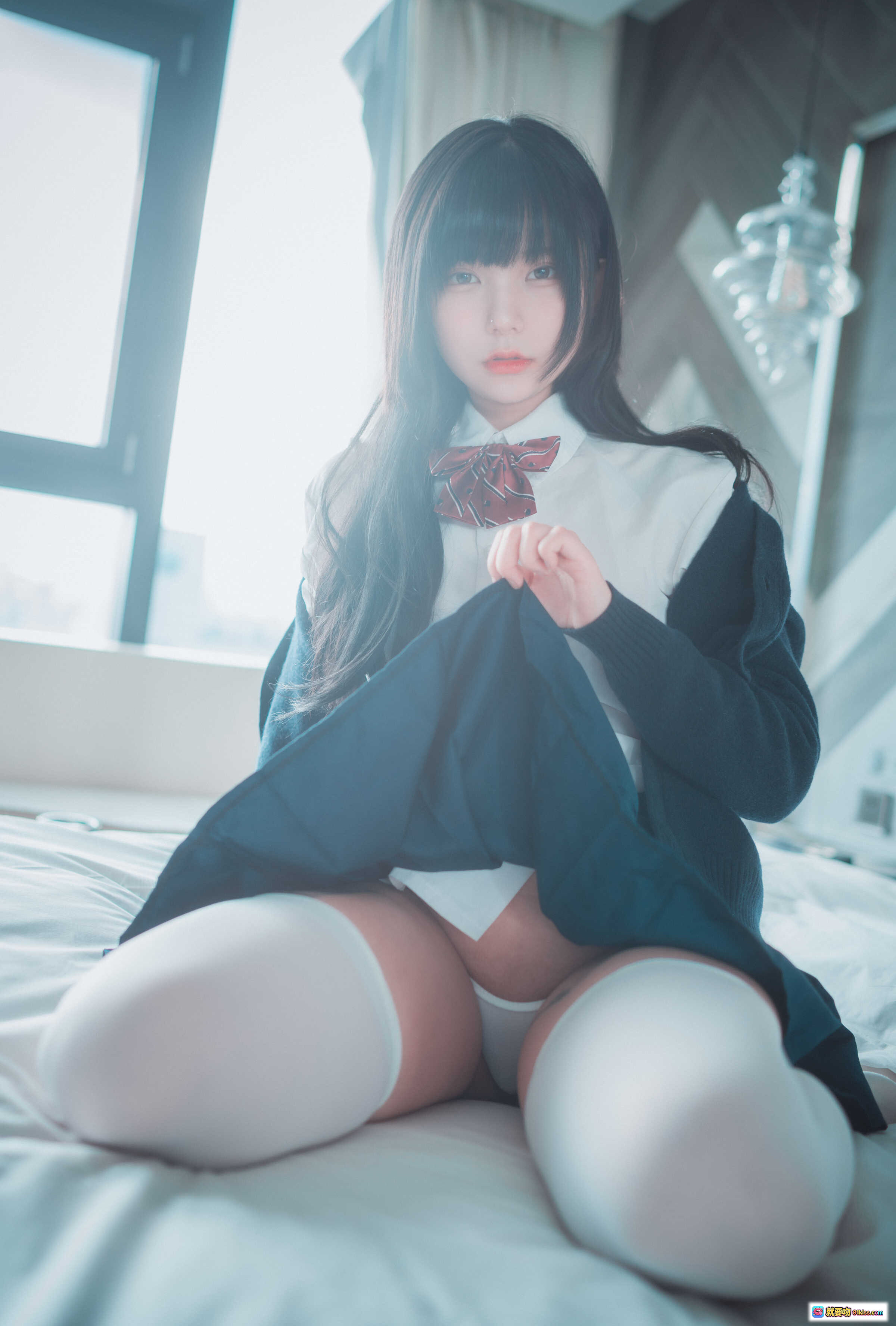 图片[7] - 韩国妹子Hizzy校园风写真｜黑长直齐刘海制服少女｜红领结深蓝开衫清新日系风 - 就要吻