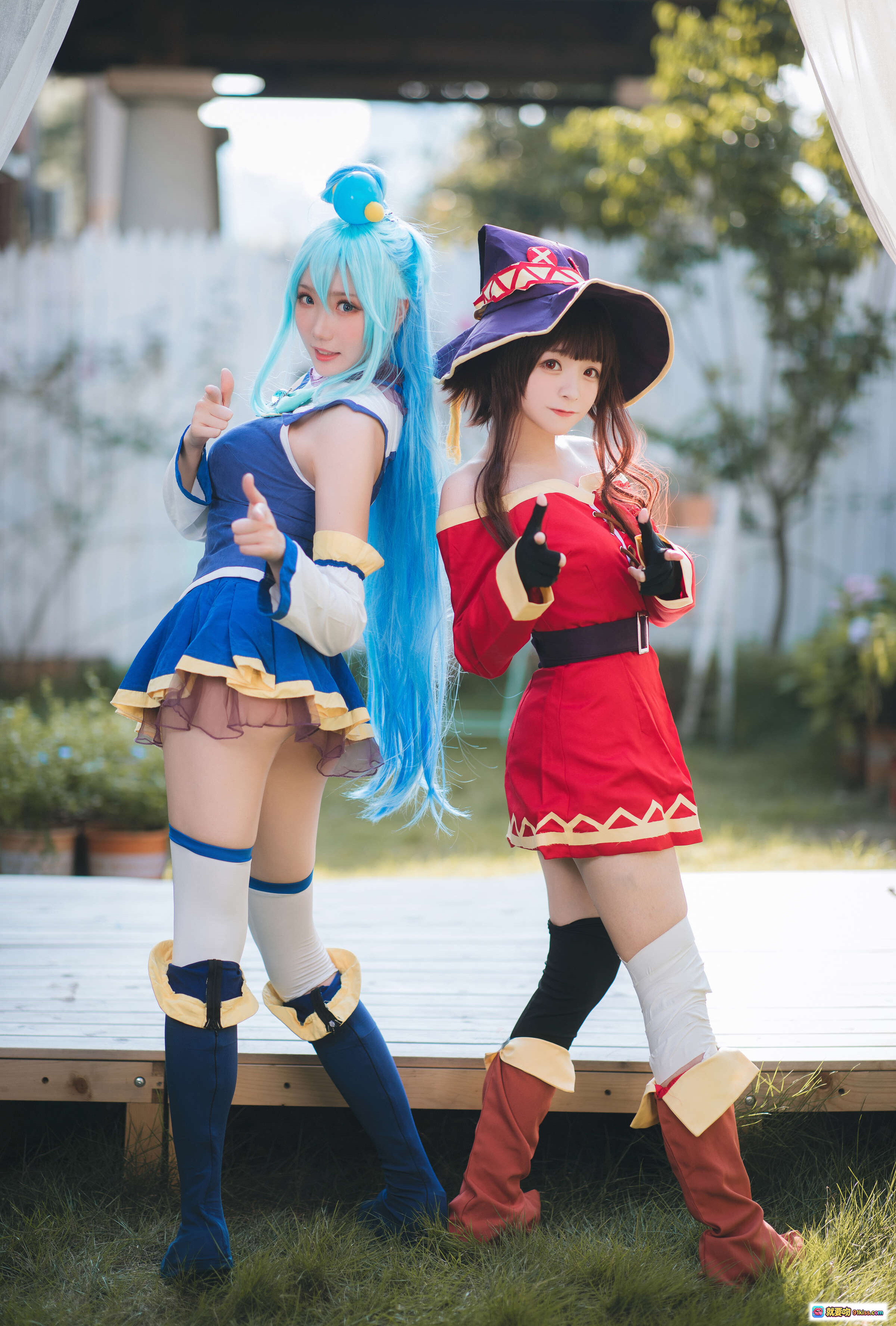 瓜希酱NO.025阿库娅惠惠cosplay高清写真 二次元动漫角色扮演 蓝发魔法少女红衣巫女户外拍摄 精美服装道具还原度高 - 就要吻