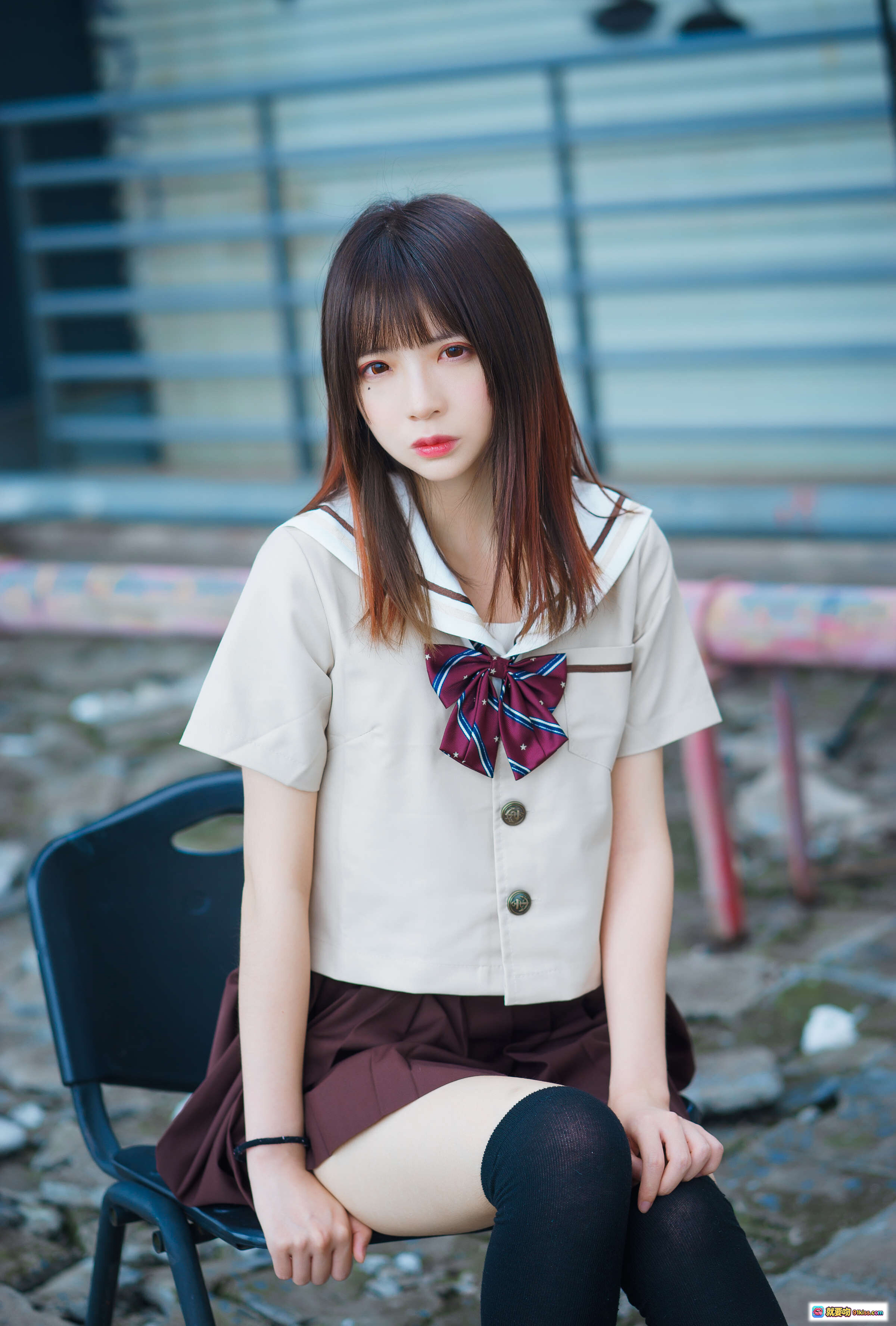 图片[8] - 疯猫ss NO.018 丝袜狂想曲 伞主题 42P高清写真 黑丝美腿校园风 百褶裙搭配 白衬衫领结 坐姿特写 情绪氛围感摄影 - 就要吻