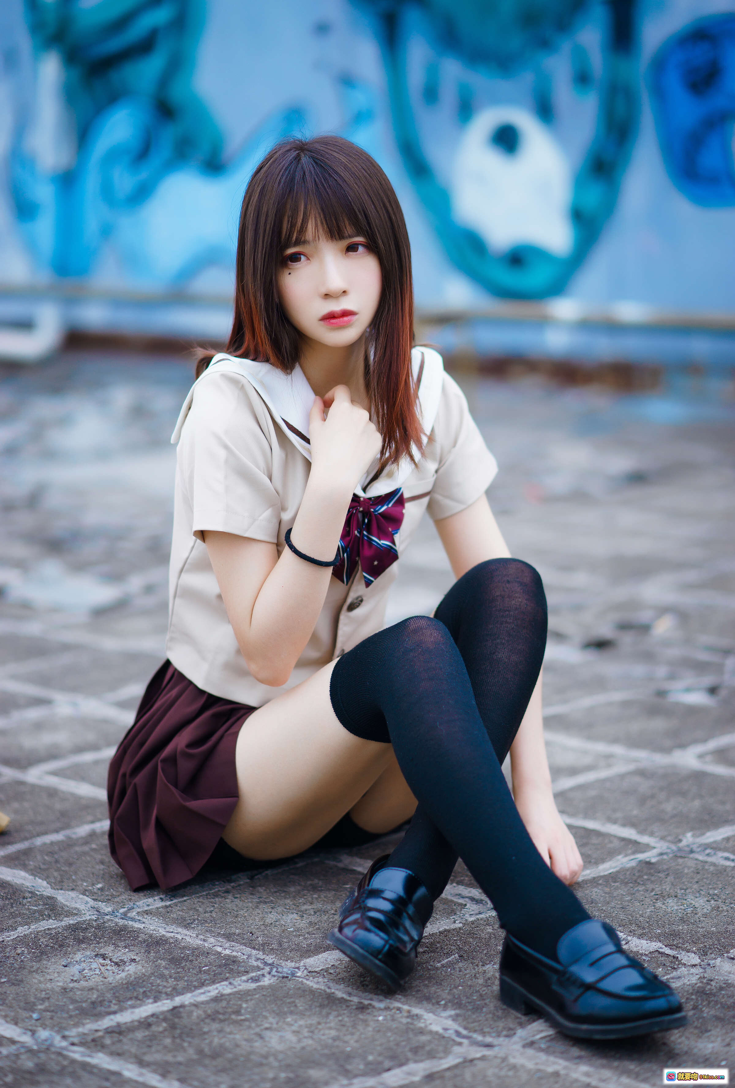 图片[6] - 疯猫ss NO.018 丝袜狂想曲 伞主题 42P高清写真 黑丝美腿校园风 百褶裙搭配 白衬衫领结 坐姿特写 情绪氛围感摄影 - 就要吻