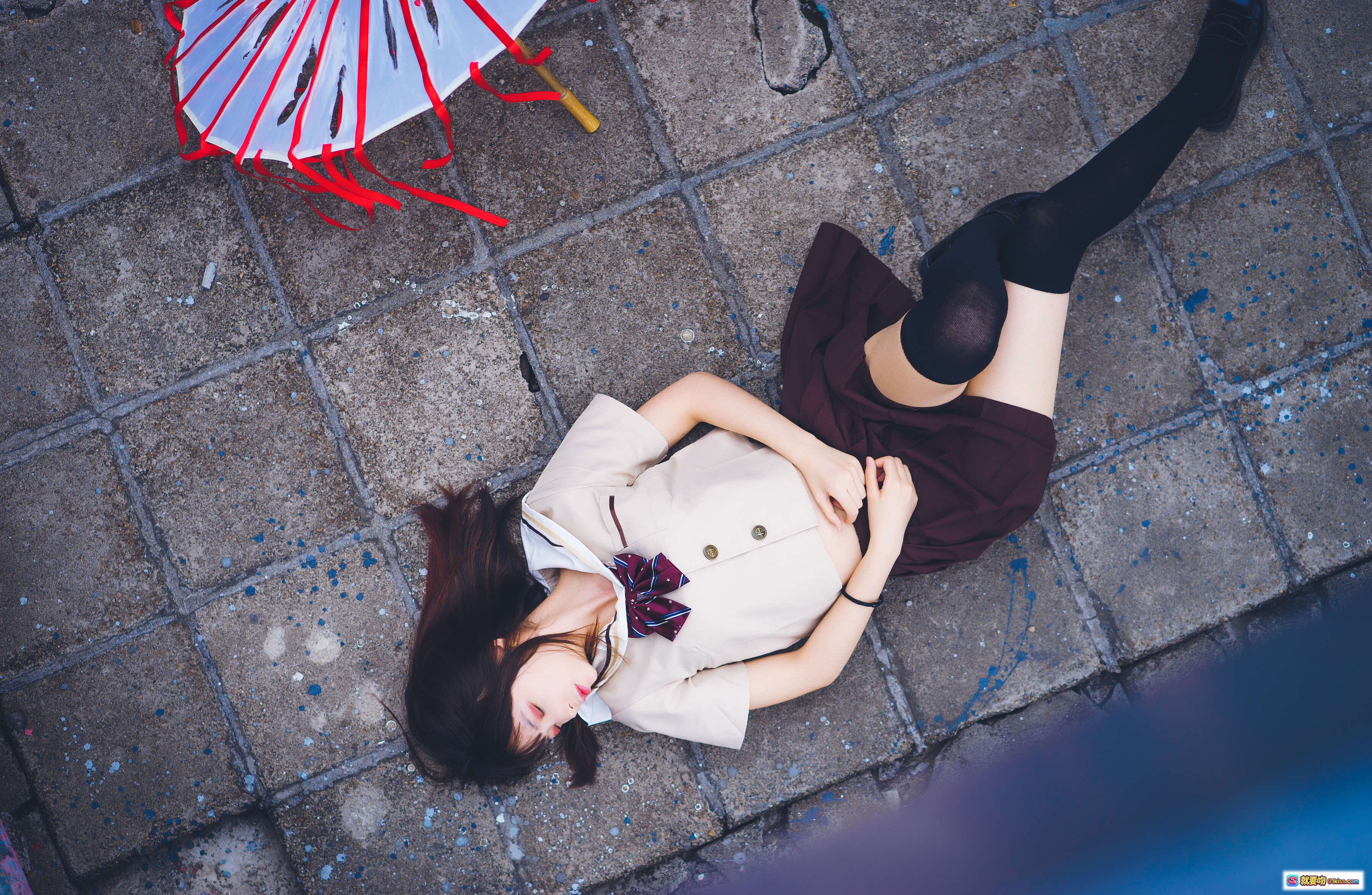 图片[10] - 疯猫ss NO.018 丝袜狂想曲 伞主题 42P高清写真 黑丝美腿校园风 百褶裙搭配 白衬衫领结 坐姿特写 情绪氛围感摄影 - 就要吻