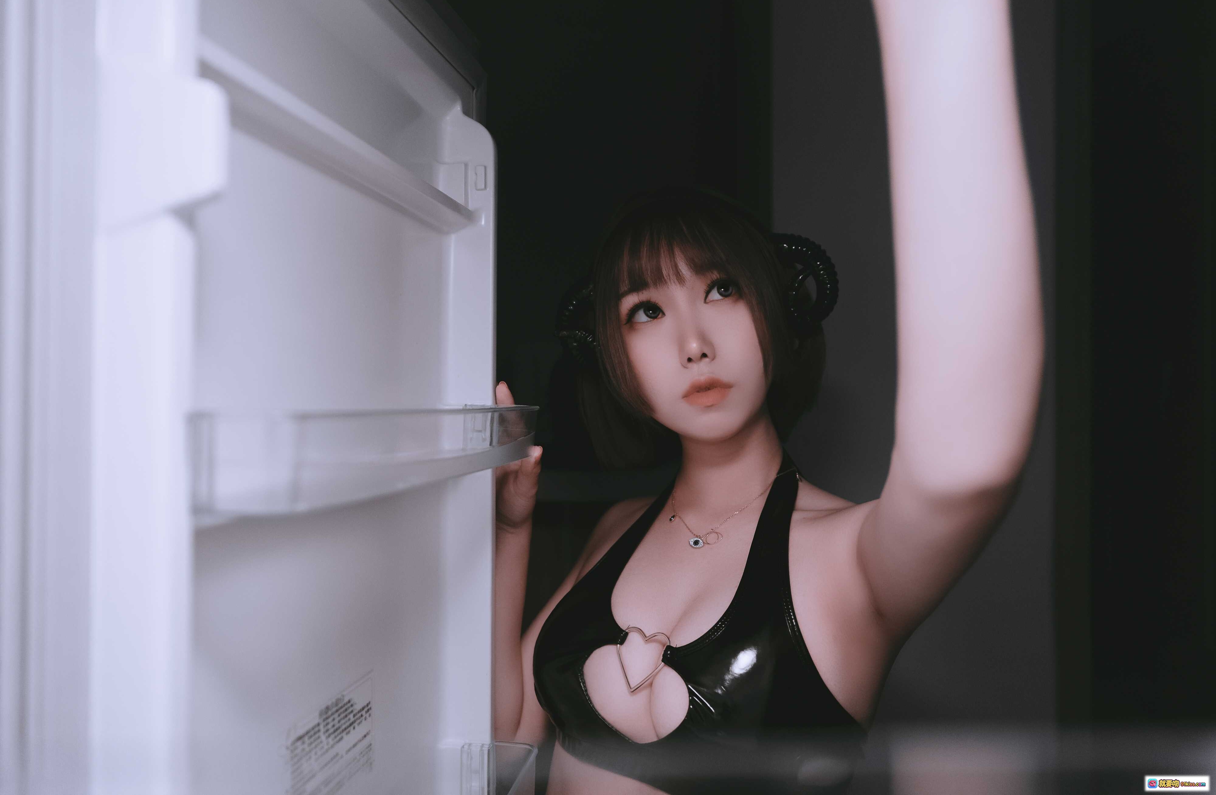 图片[8] - 芋圆侑子NO.009小恶魔写真｜黑蕾丝内衣+毛绒外套高甜诱惑｜9P高清美图 - 就要吻