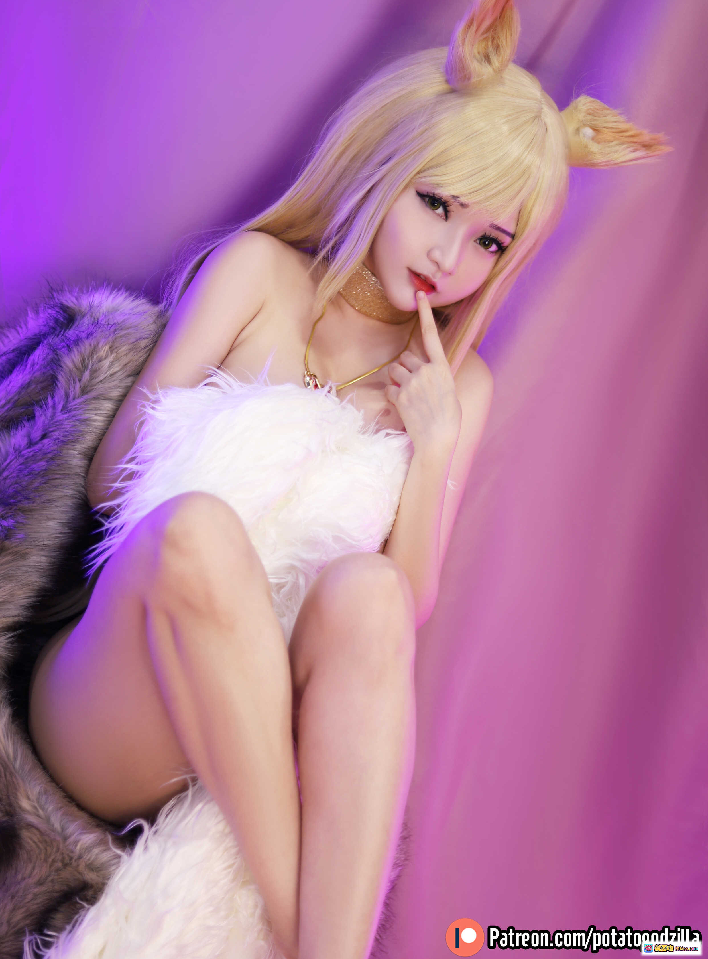 图片[10] - Potato Godzilla NO.013 KDA Ahri Cosplay 粉色内衣 白色蕾丝吊带 金发狐耳 紫色背景 精致妆容 24P高清写真 - 就要吻