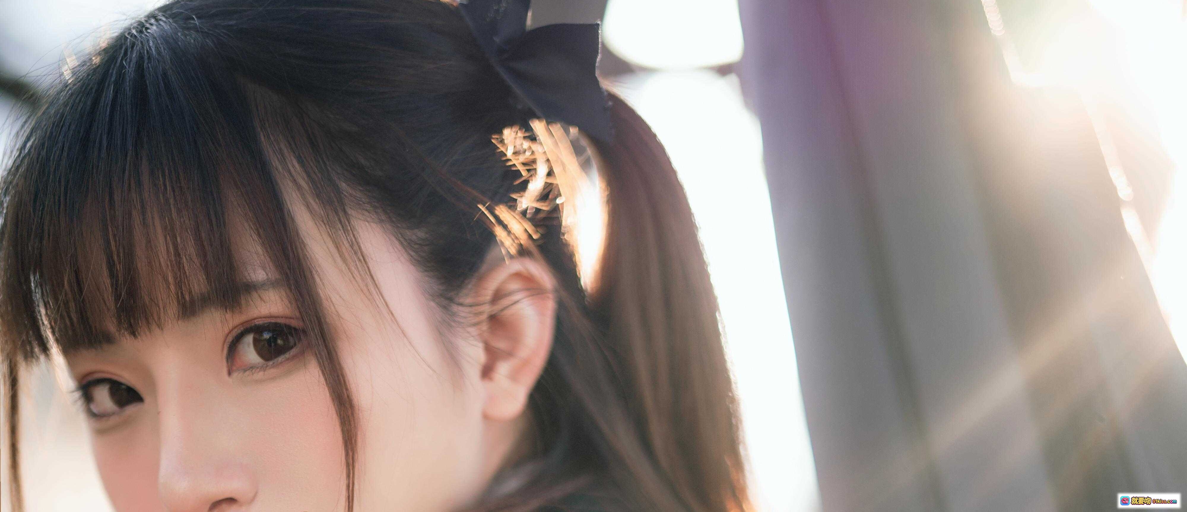 图片[6] - JK制服少女背吉他包写真 | 黑色百褶裙双马尾 | 废墟光影氛围感 | Kitaro绮太郎NO.072少女情怀总是诗 - 就要吻