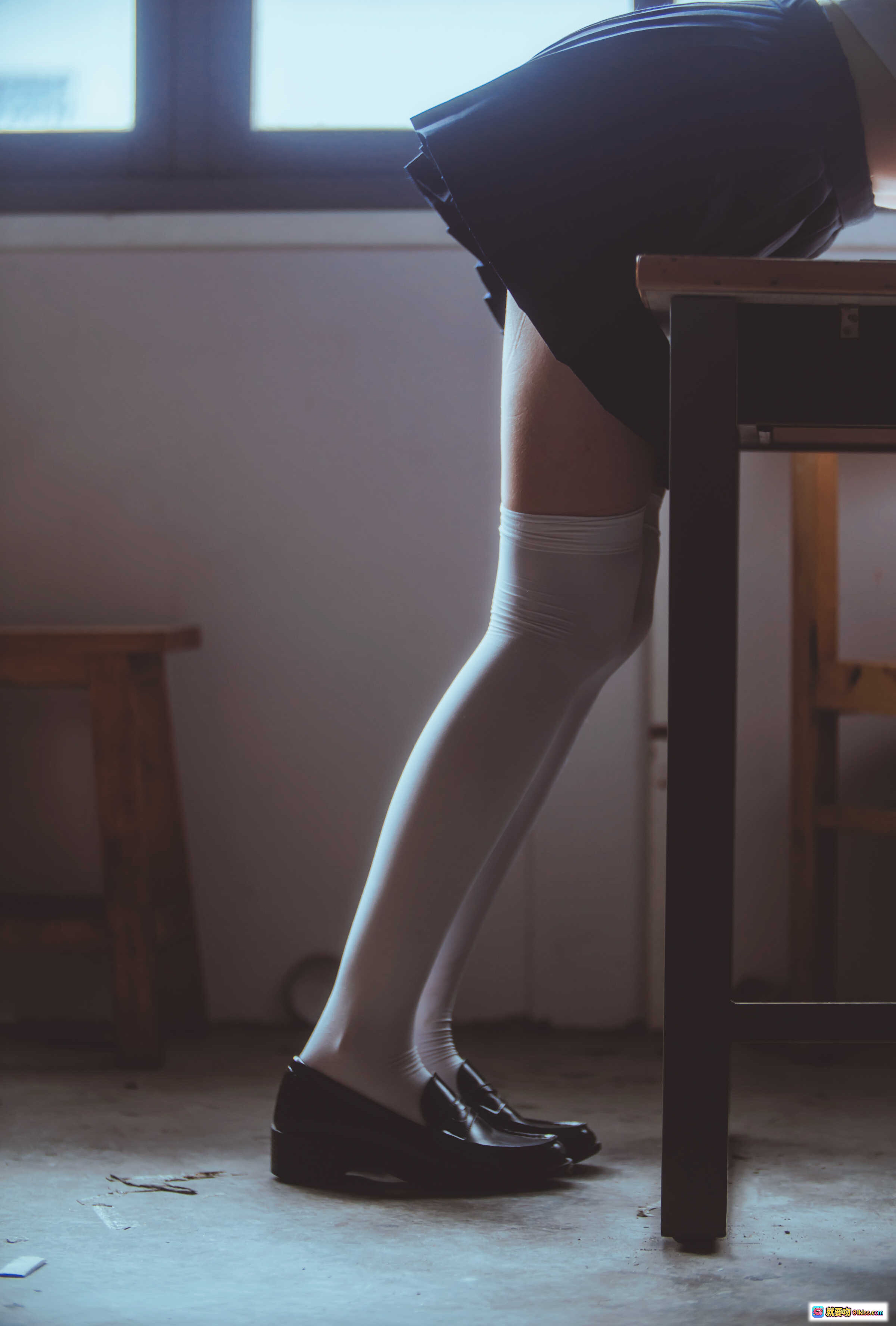 图片[5] - 桜桃喵021蓝白水手服少女楼梯间掀裙写真39P高清图集 - 就要吻