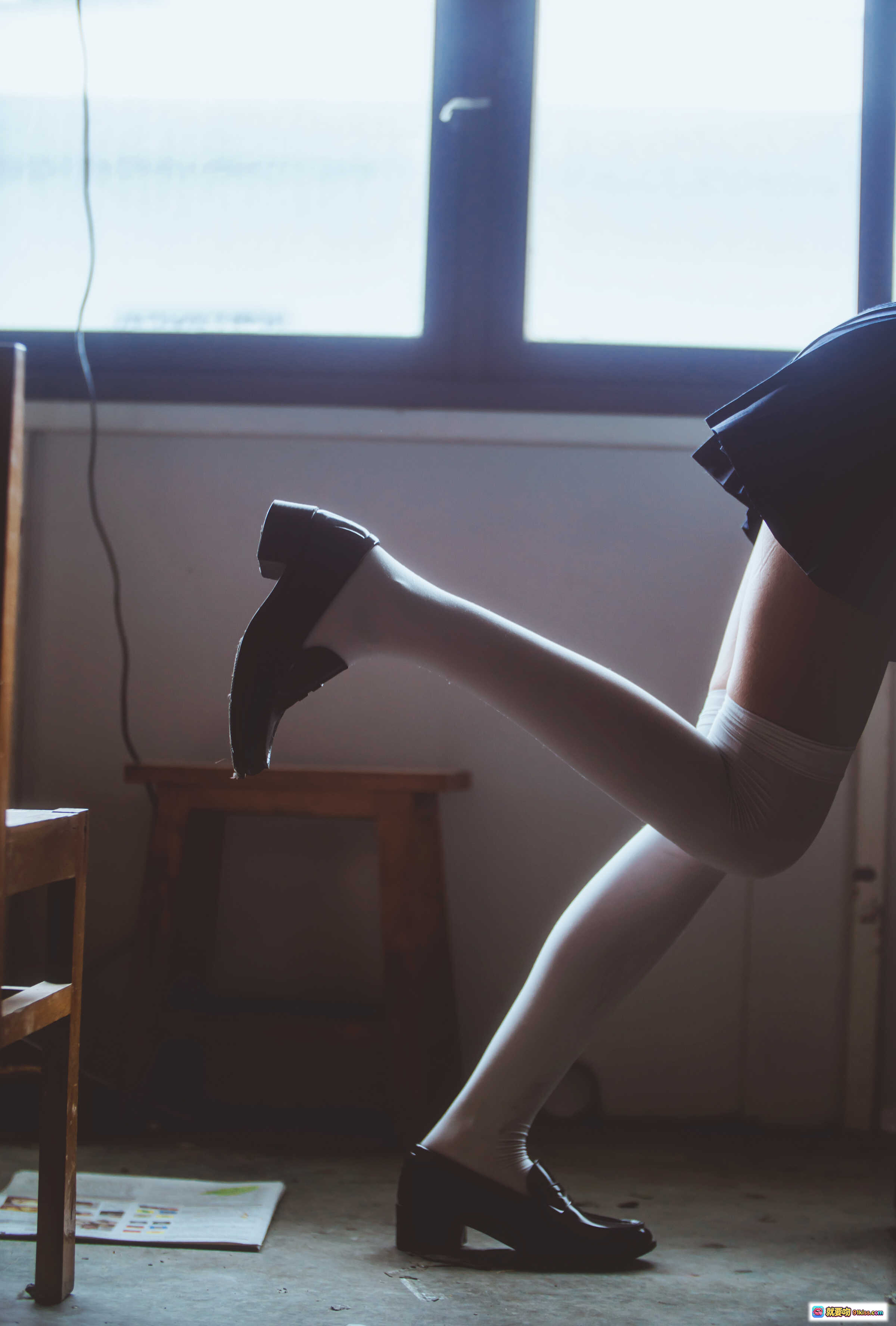 图片[6] - 桜桃喵021蓝白水手服少女楼梯间掀裙写真39P高清图集 - 就要吻