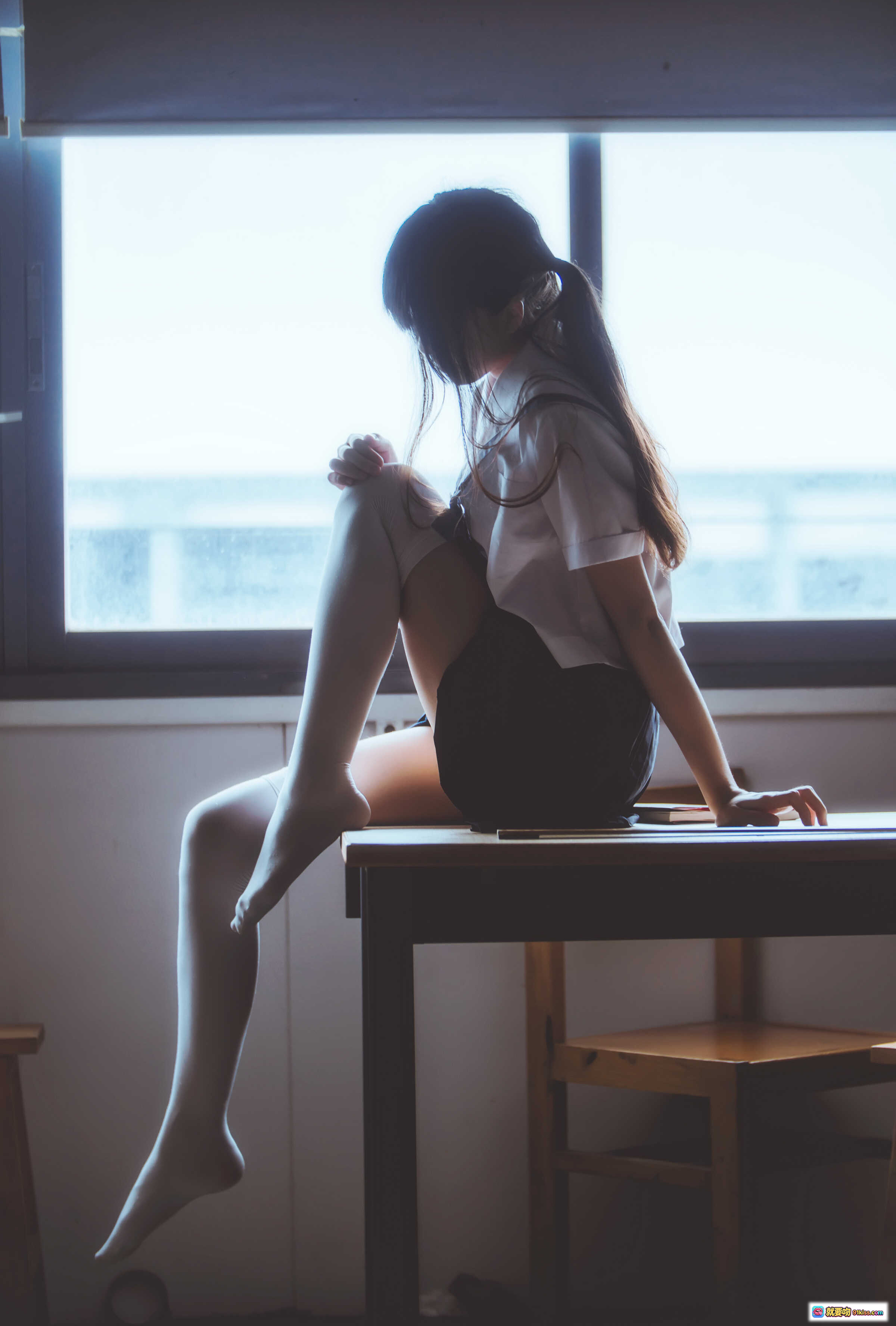 图片[4] - 桜桃喵021蓝白水手服少女楼梯间掀裙写真39P高清图集 - 就要吻