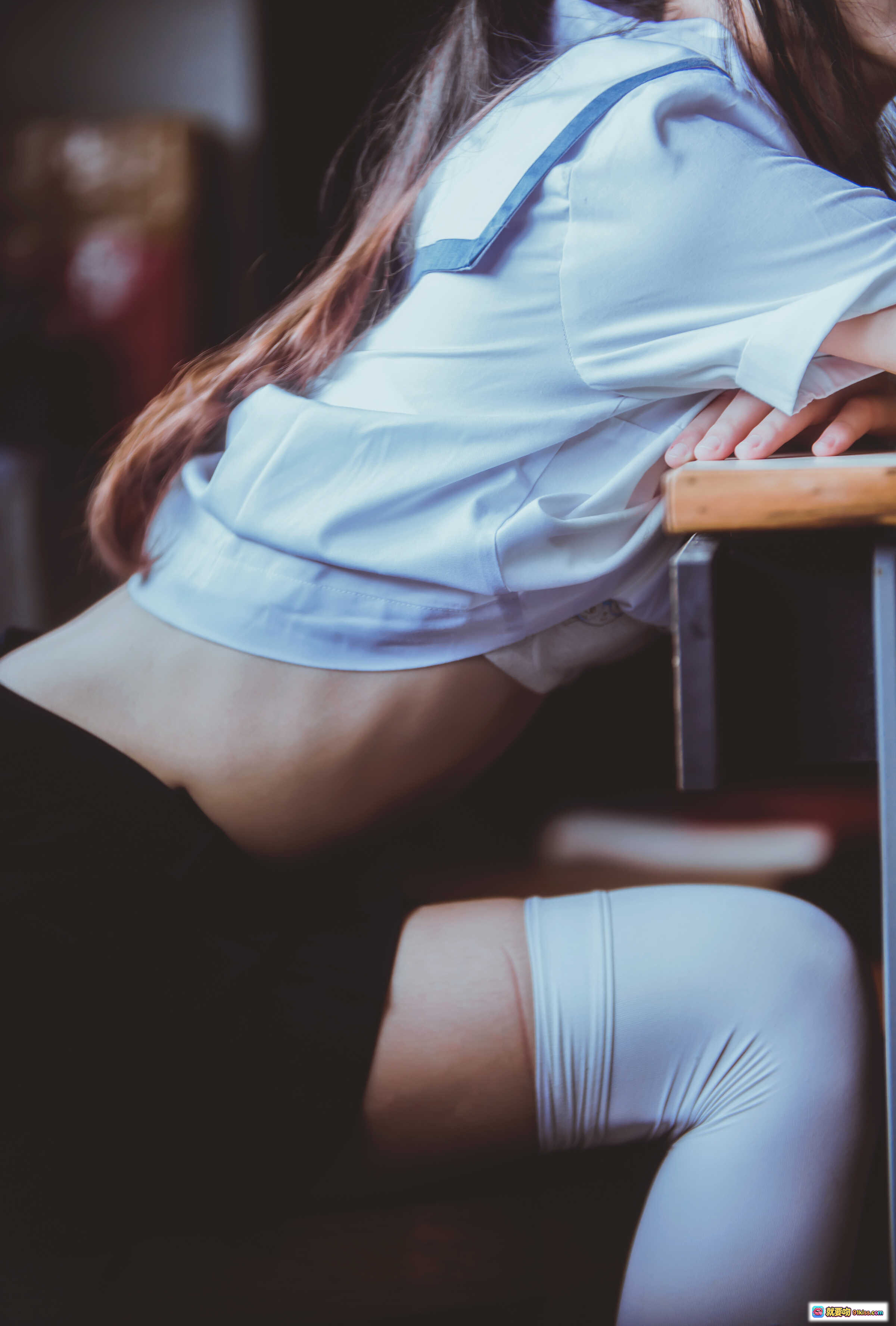 图片[9] - 桜桃喵021蓝白水手服少女楼梯间掀裙写真39P高清图集 - 就要吻