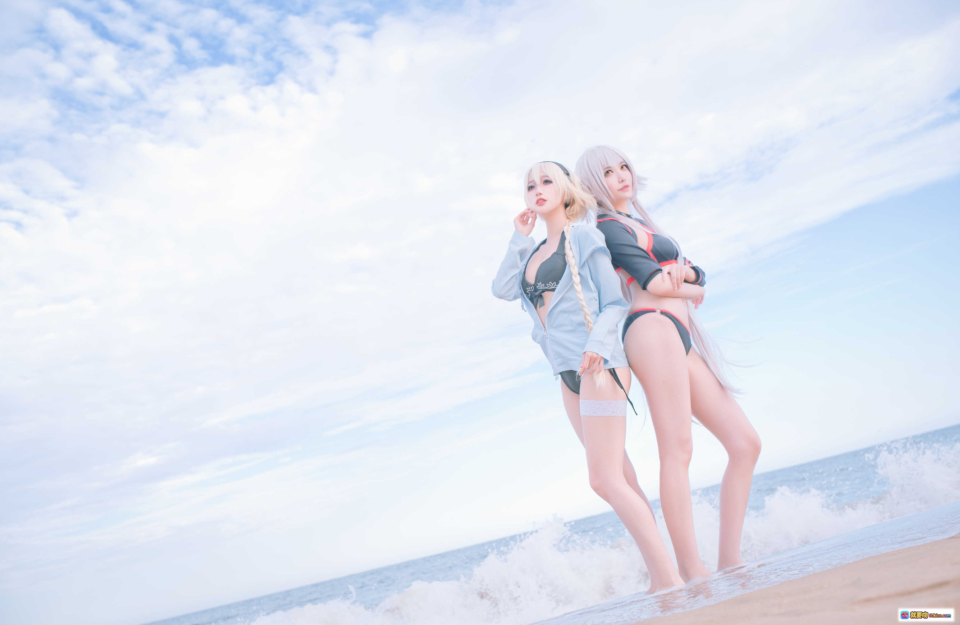 图片[4] - 周叽可爱兔兔NO.021黑白贞双人泳衣海边写真 21P高清美图 甜酷少女风沙滩拍照 粉发白发双人COS泳装大片 - 就要吻