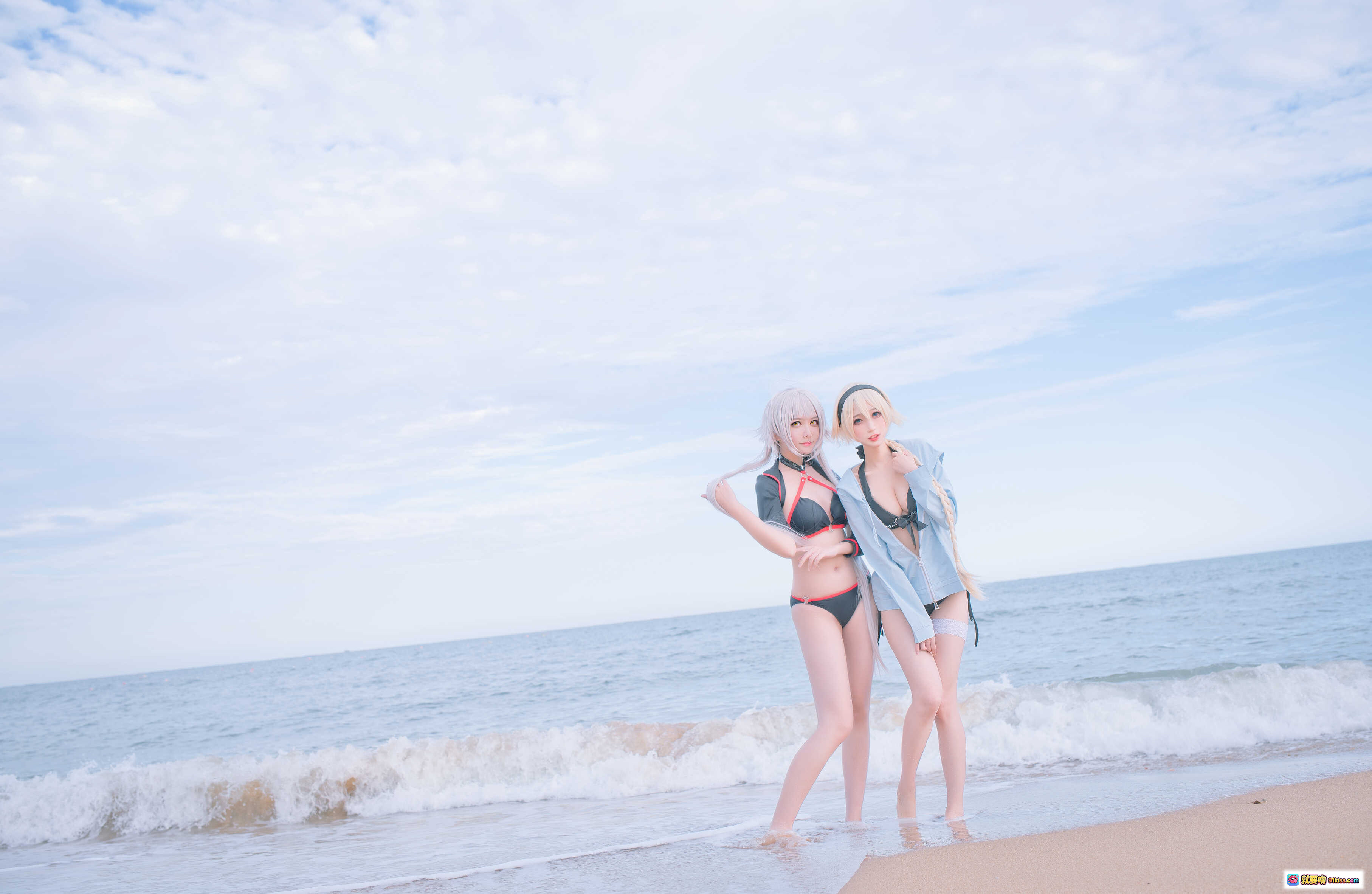 周叽可爱兔兔NO.021黑白贞双人泳衣海边写真 21P高清美图 甜酷少女风沙滩拍照 粉发白发双人COS泳装大片 - 就要吻