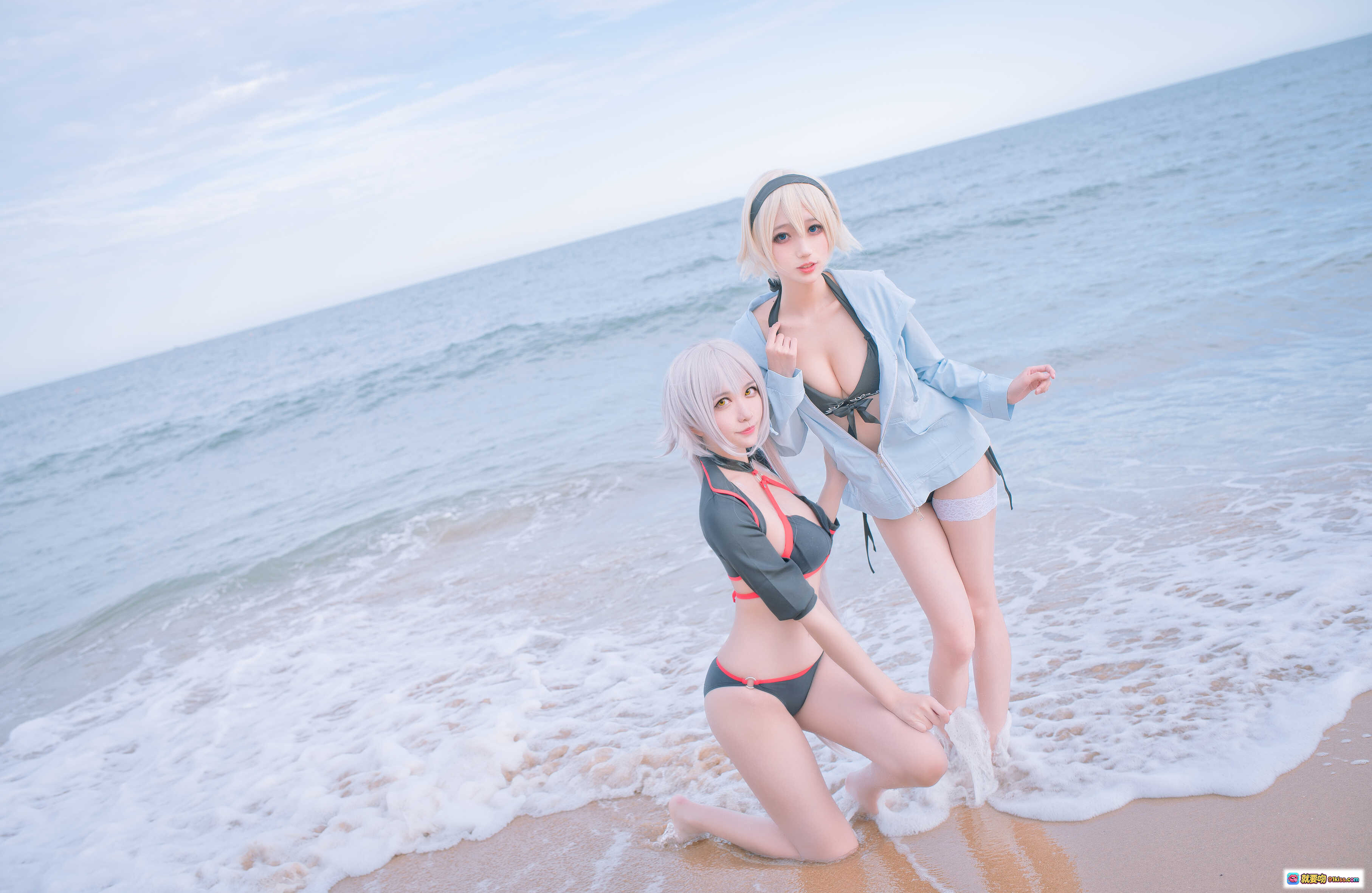 图片[3] - 周叽可爱兔兔NO.021黑白贞双人泳衣海边写真 21P高清美图 甜酷少女风沙滩拍照 粉发白发双人COS泳装大片 - 就要吻