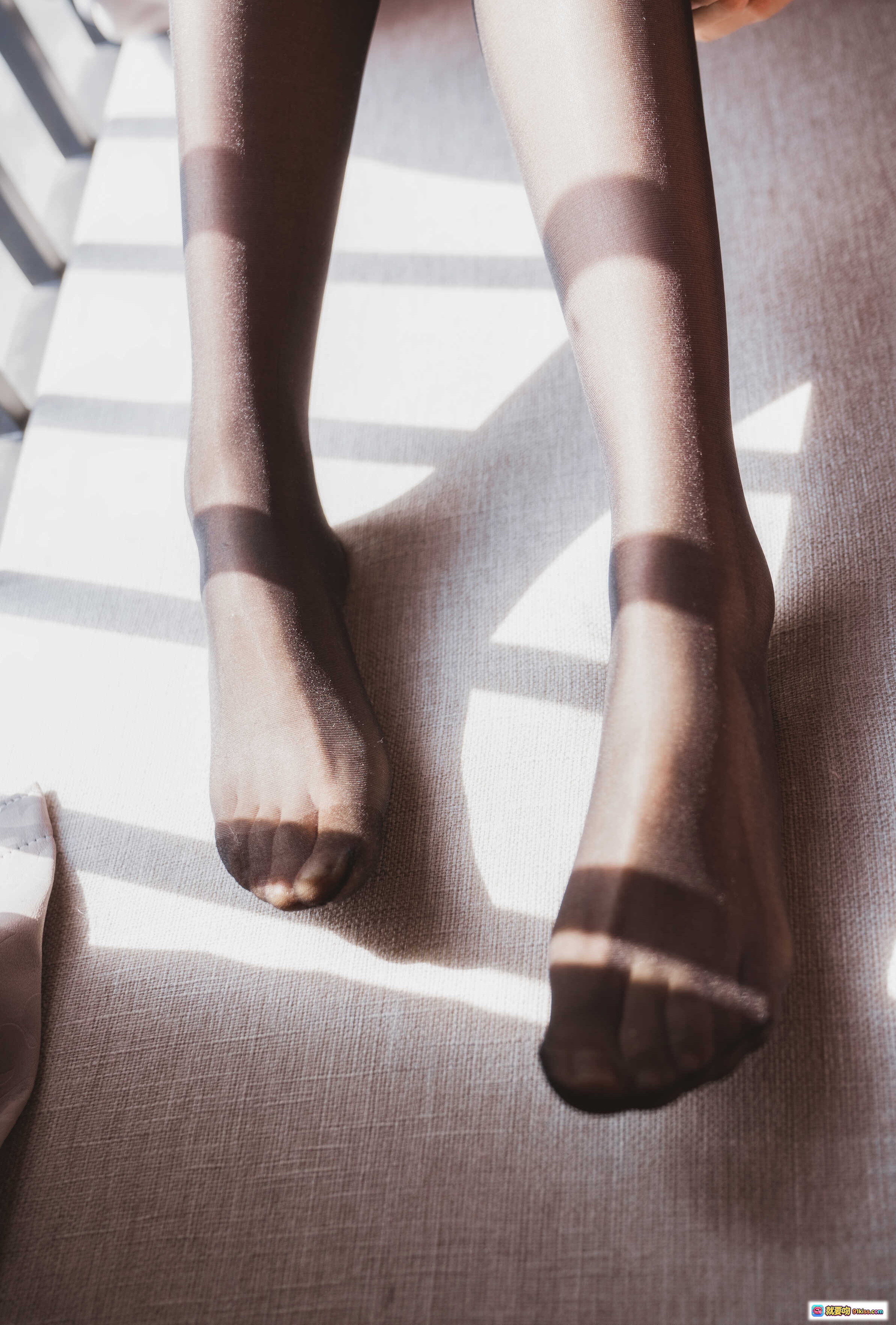 图片[2] - 木绵绵OwO NO.052 黑丝私房写真83P | 透肤黑丝美臀 | 窗边跪姿性感诱惑 | 丝袜诱惑高清图集 - 就要吻