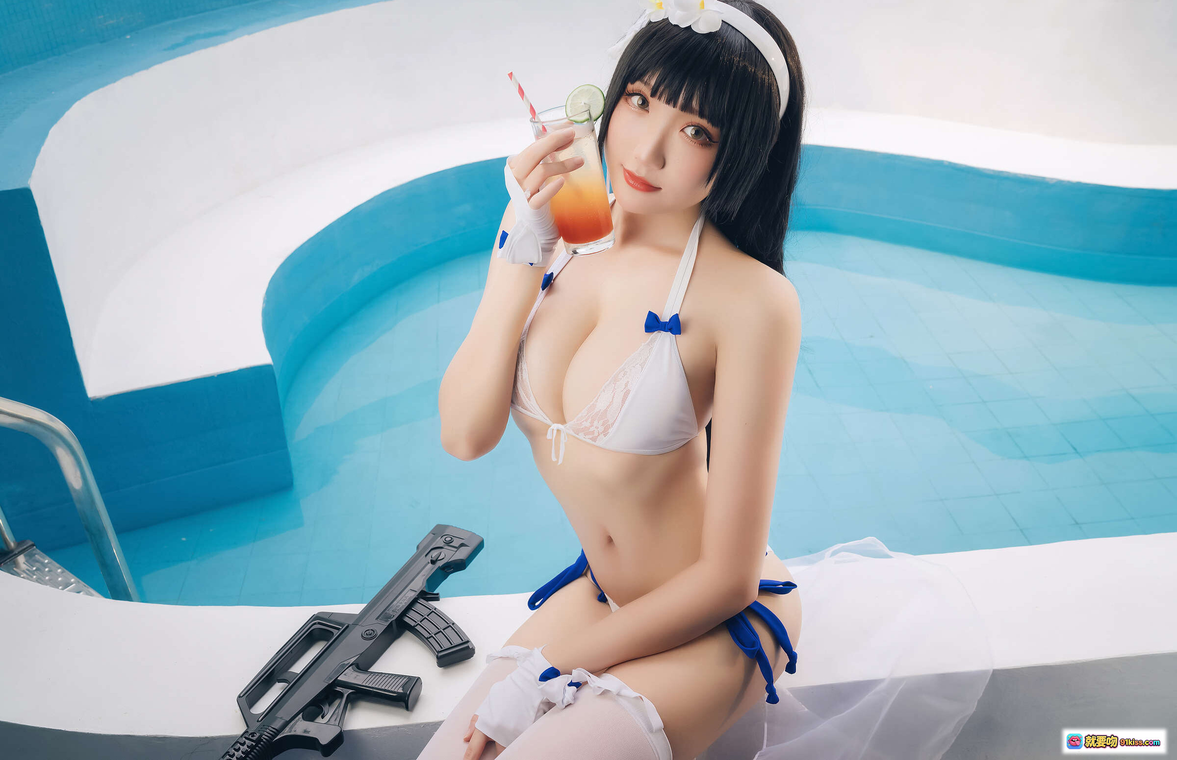 图片[7] - 瓜希酱NO.020夏鸣蝉泳池写真｜白色比基尼+蕾丝头饰+透明薄纱+过膝袜｜清新甜美少女风泳装大片 - 就要吻