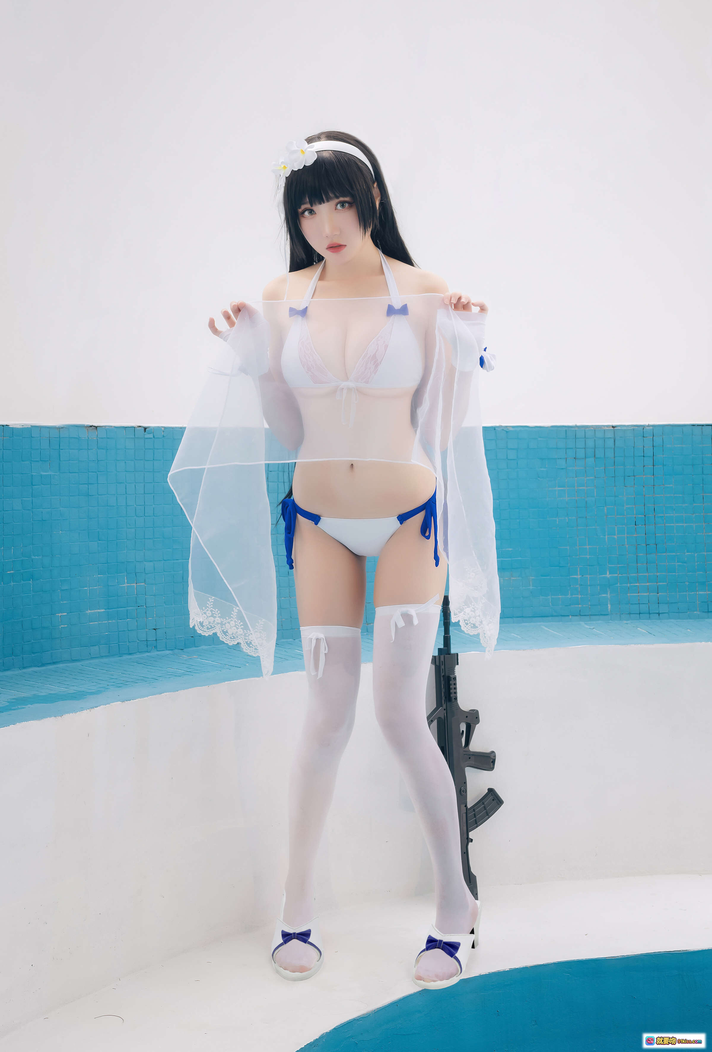 图片[10] - 瓜希酱NO.020夏鸣蝉泳池写真｜白色比基尼+蕾丝头饰+透明薄纱+过膝袜｜清新甜美少女风泳装大片 - 就要吻