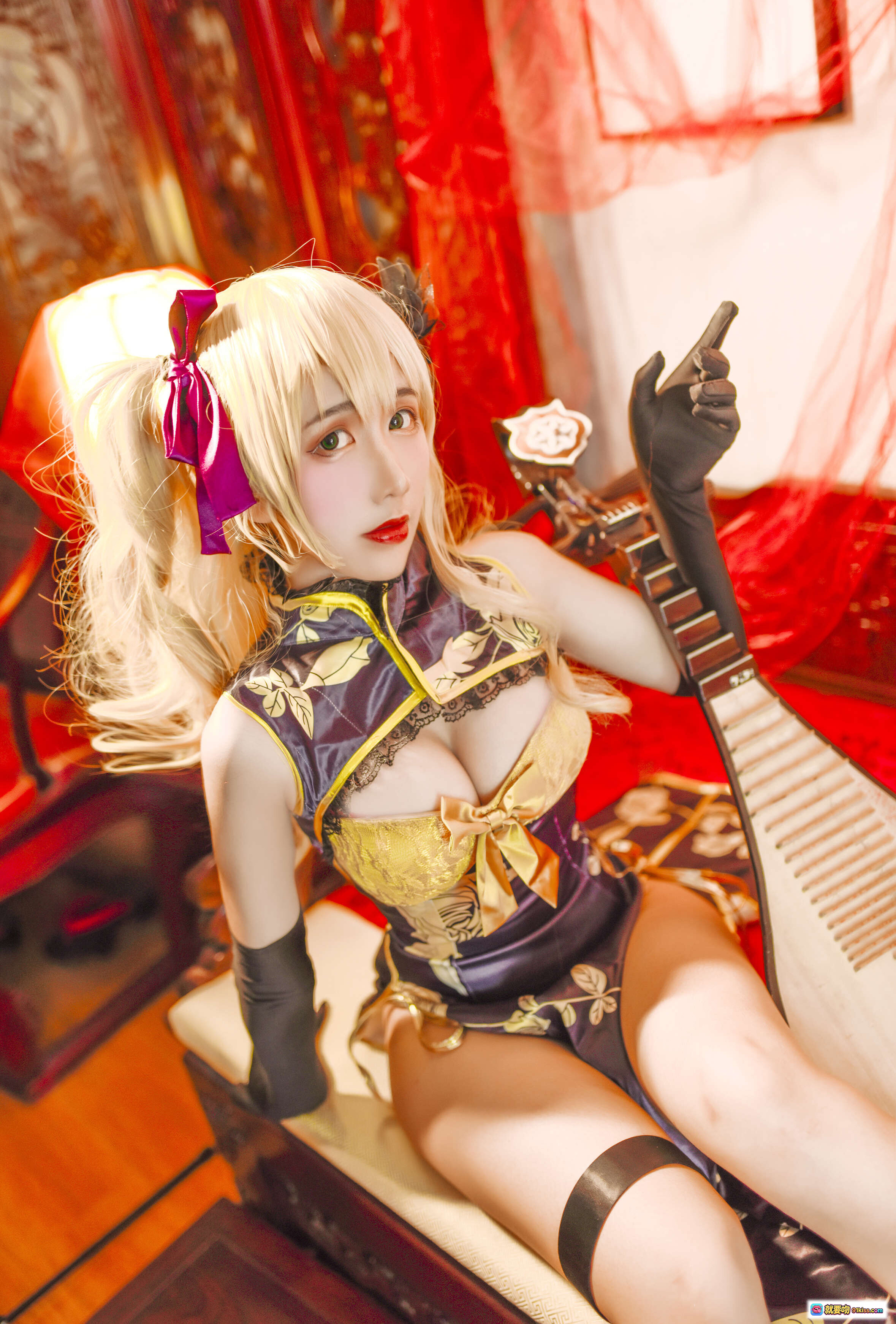 图片[2] - 九曲Jean NO.012 潘金莲 Cosplay写真｜古风旗袍美腿黑丝高跟｜红纱古典室内场景｜8P高清图集 - 就要吻