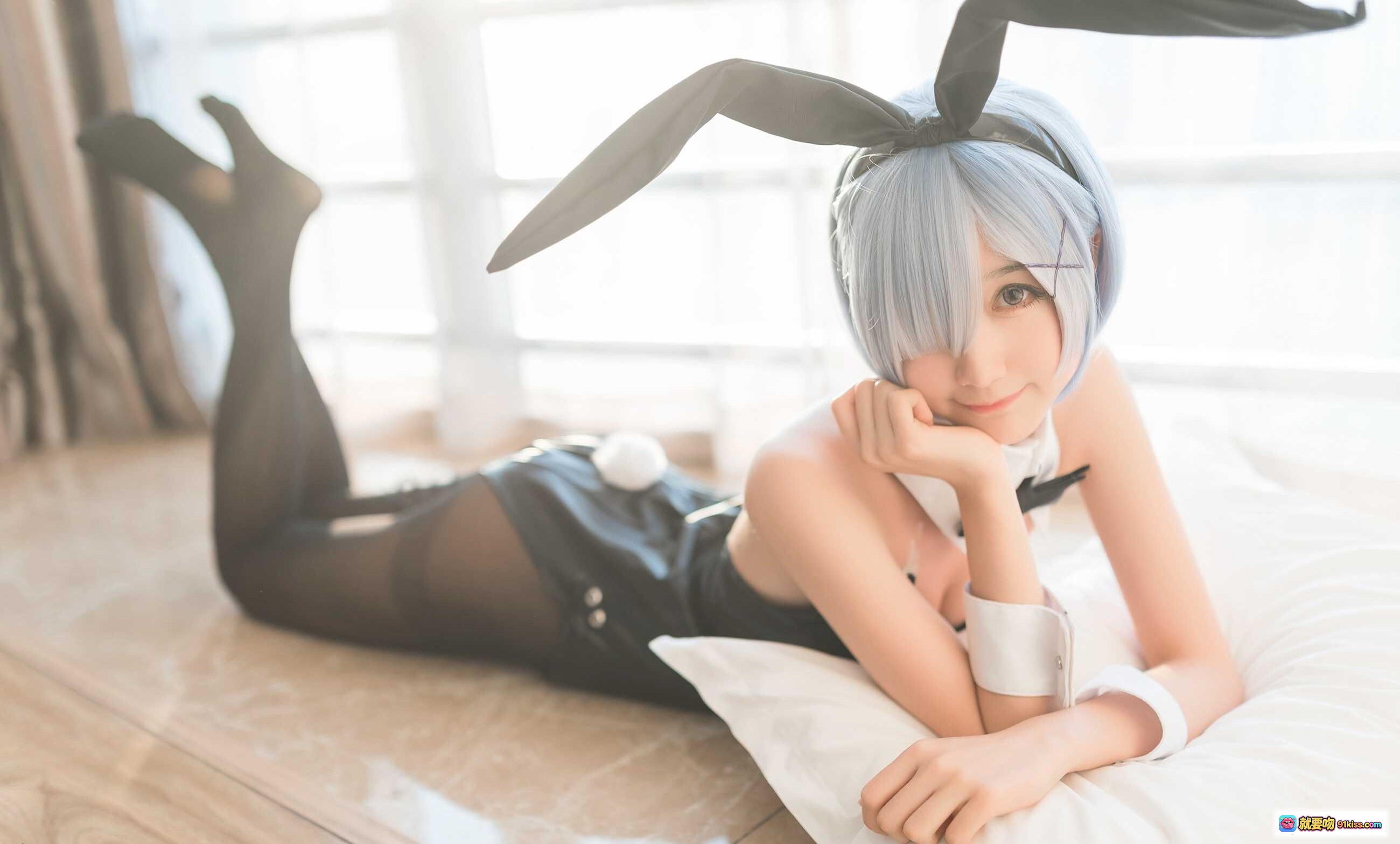 木绵绵OwO NO.002 蕾姆兔女郎cosplay写真 60P高清美图 白发兔耳黑丝少女床照 二次元动漫角色扮演 甜美可爱风格 - 就要吻