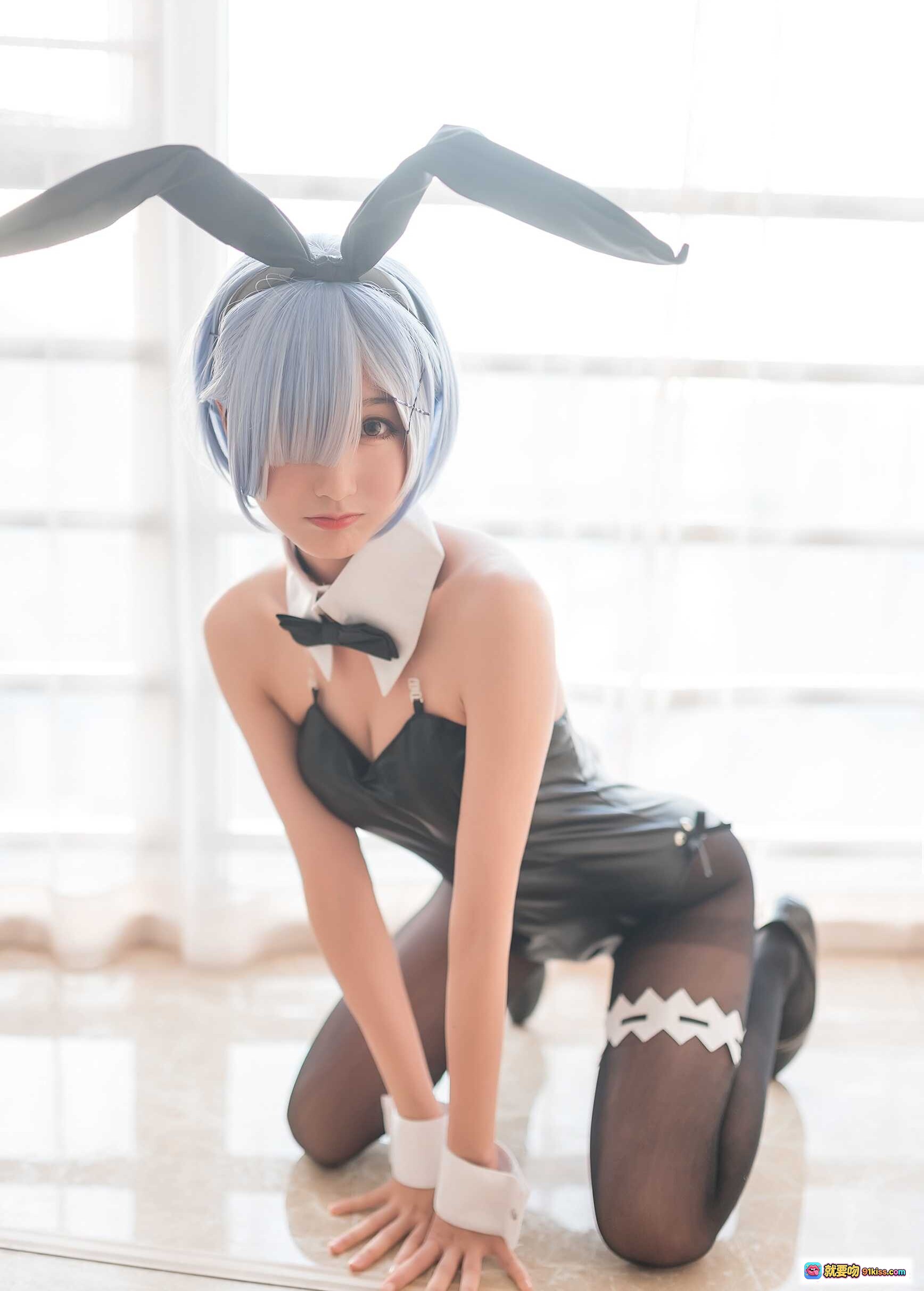 图片[2] - 木绵绵OwO NO.002 蕾姆兔女郎cosplay写真 60P高清美图 白发兔耳黑丝少女床照 二次元动漫角色扮演 甜美可爱风格 - 就要吻