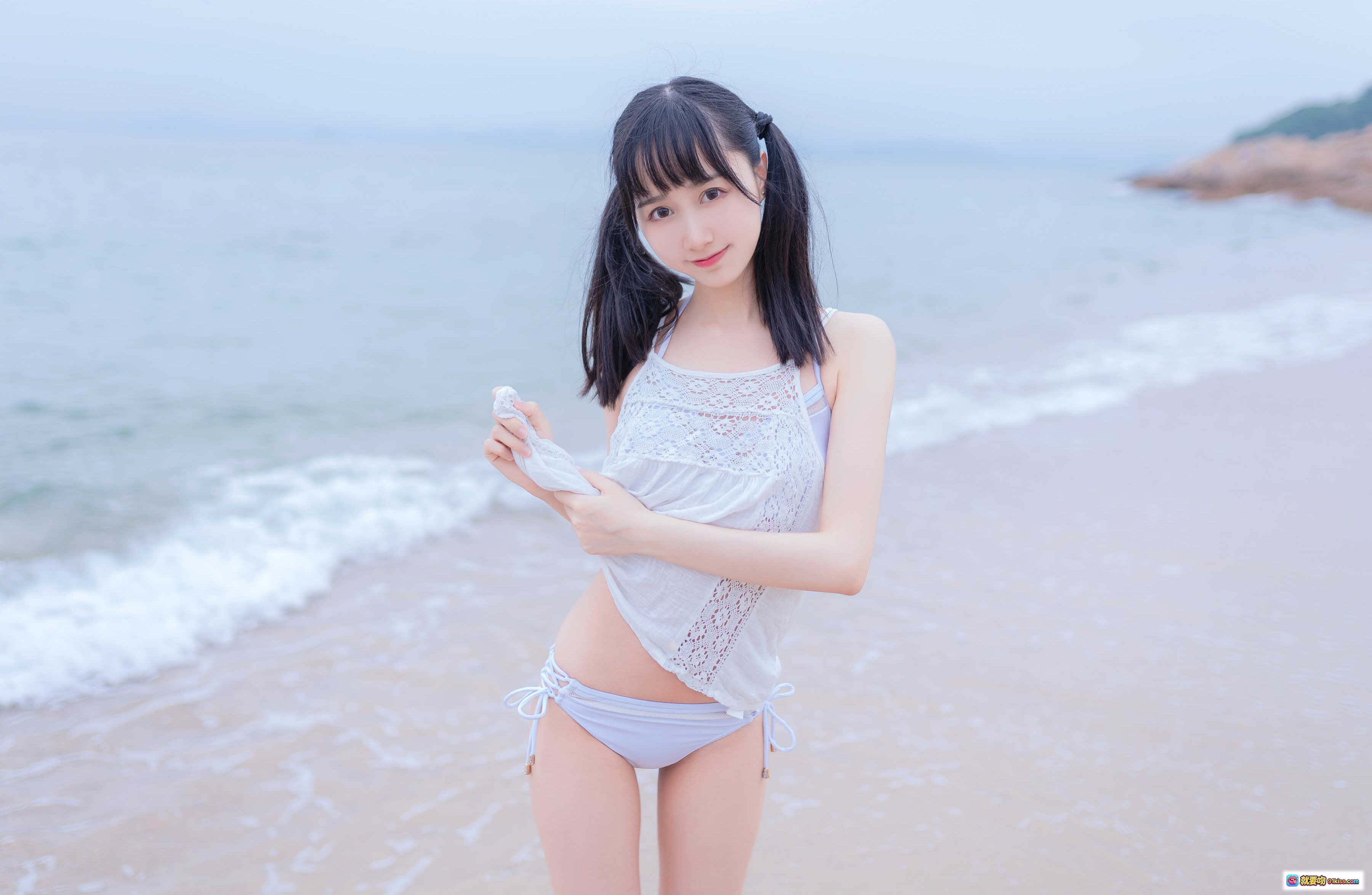 图片[1] - 木绵绵OwO NO.036海边白色比基尼写真 30P清新少女风沙滩海景蕾丝泳装甜美可爱自然光拍摄 - 就要吻