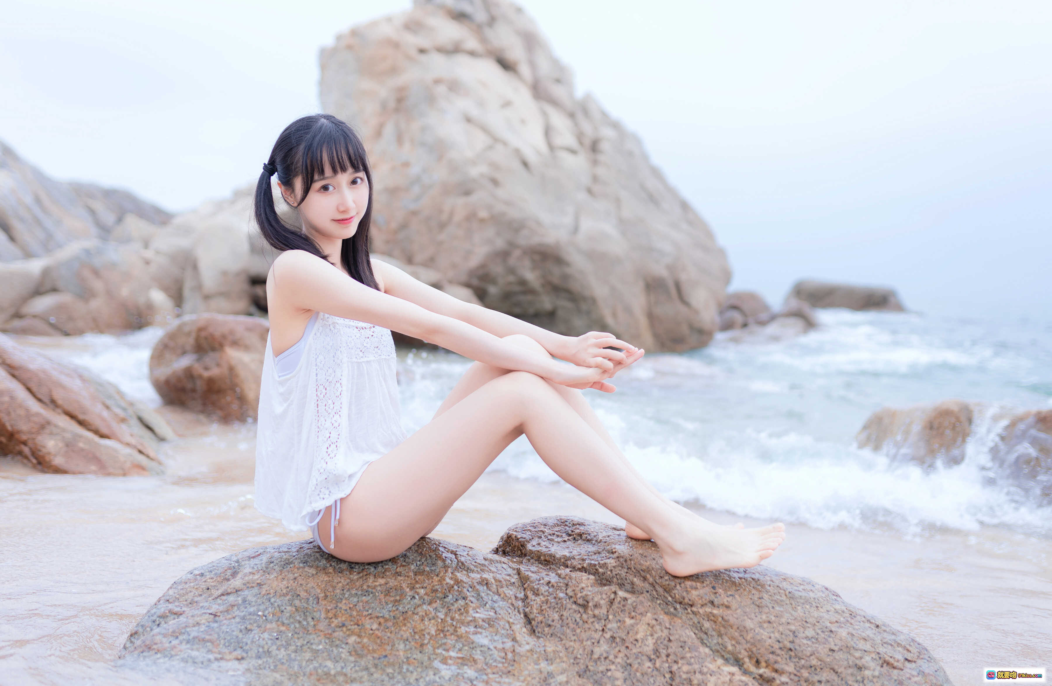 图片[4] - 木绵绵OwO NO.036海边白色比基尼写真 30P清新少女风沙滩海景蕾丝泳装甜美可爱自然光拍摄 - 就要吻