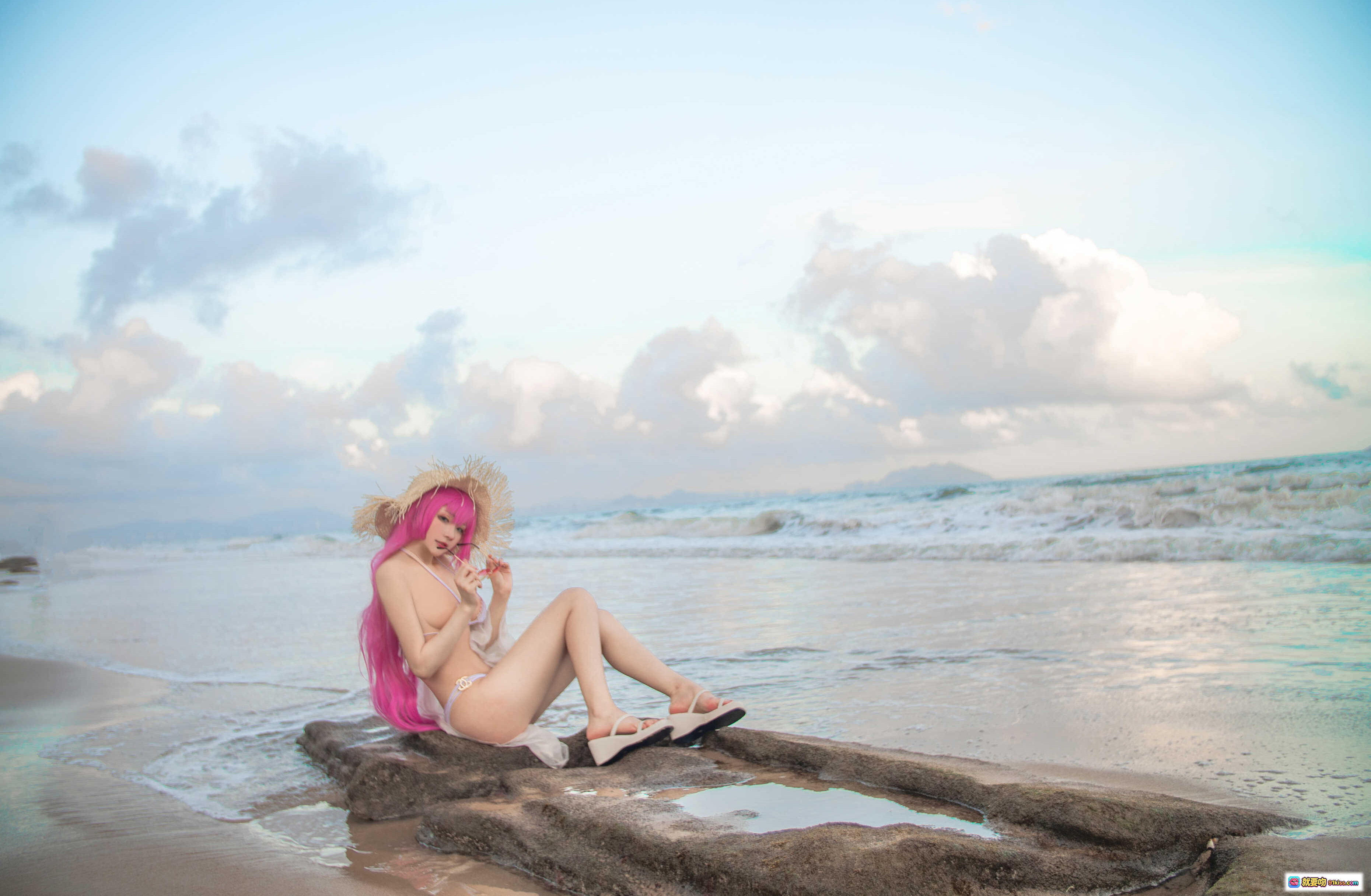 图片[2] - 起司块wii NO.020 需库夫泳装海边写真 | 粉发比基尼+草帽+薄纱外套 | 20P高清图集 144MB - 就要吻