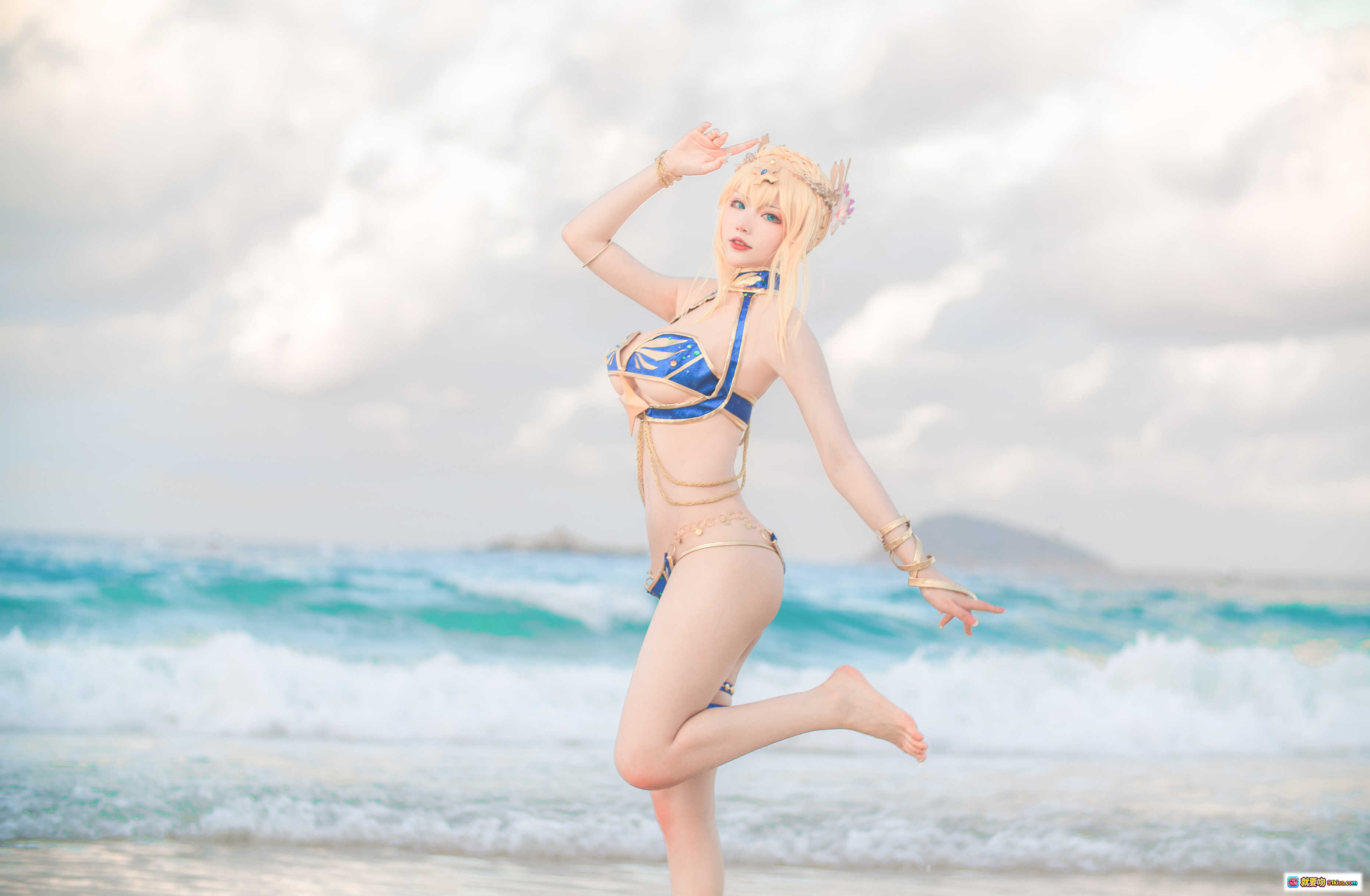 图片[2] - 起司块wii NO.028 白枪泳装cosplay海滩写真 48P高清图集 金发比基尼少女海边摆拍 美腿湿沙倒影 自然光人像摄影 - 就要吻